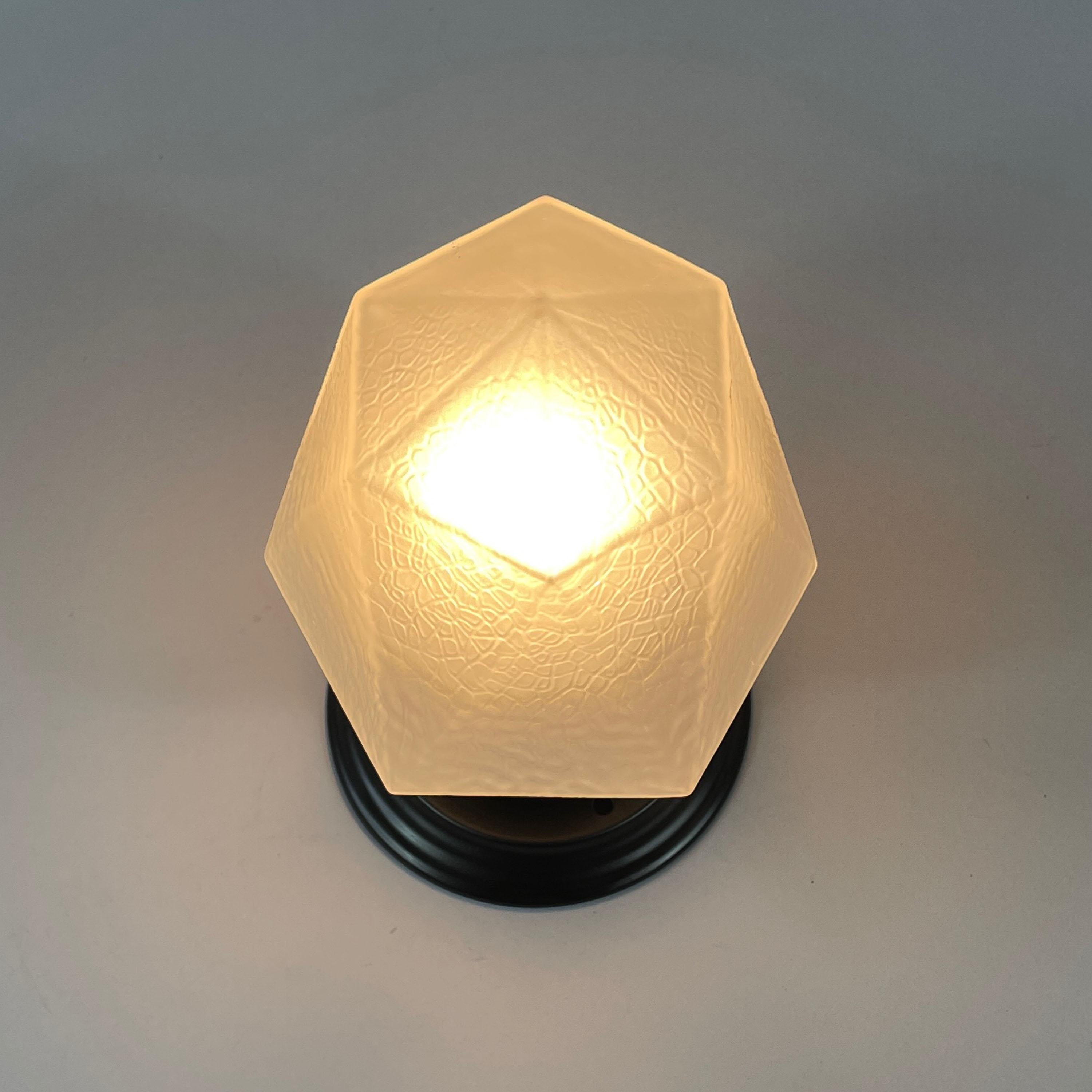 Art Decó Cristal esmerilado y latón bruñido Empotrables, Suecia Años 20 en venta 6