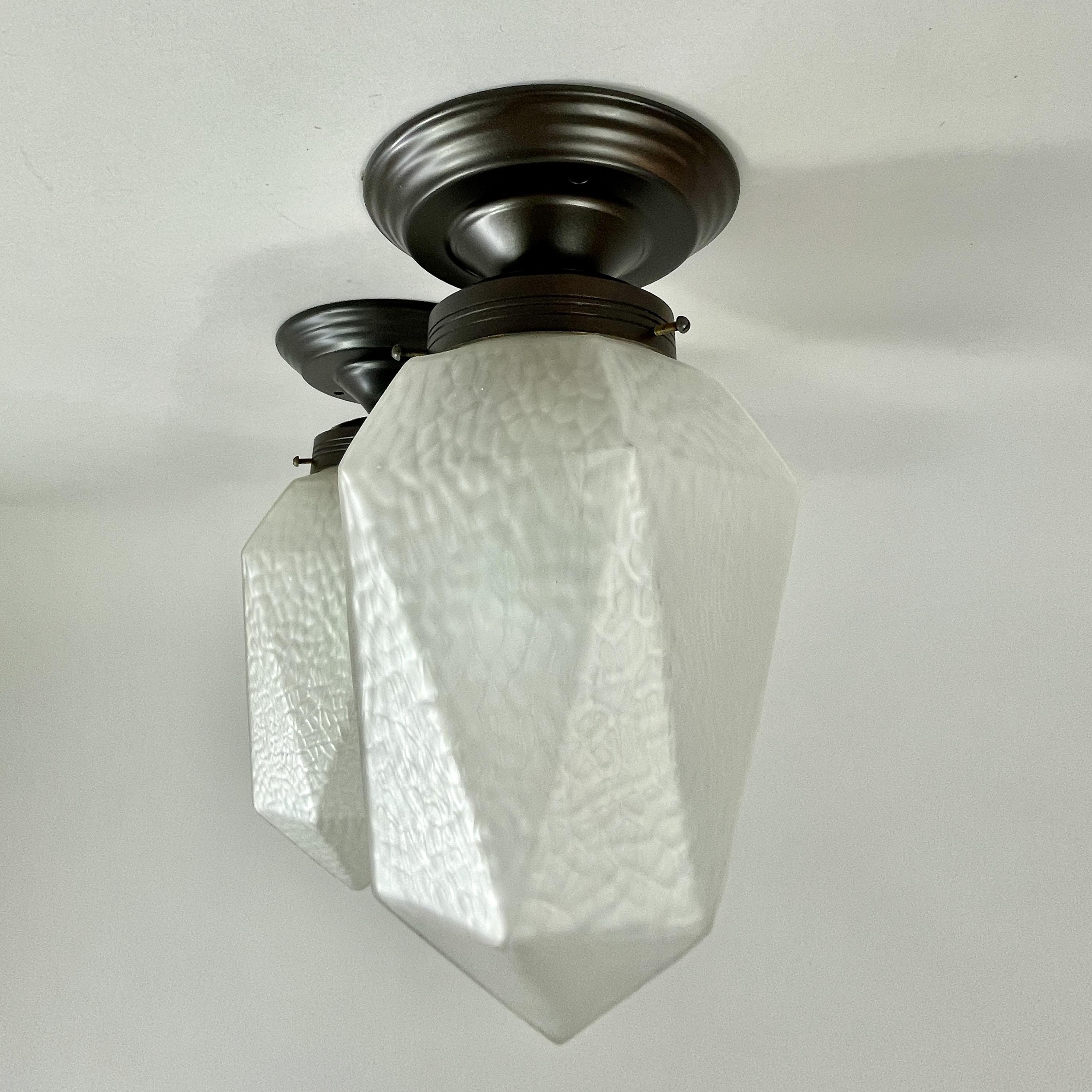 Art Decó Cristal esmerilado y latón bruñido Empotrables, Suecia Años 20 en venta 1