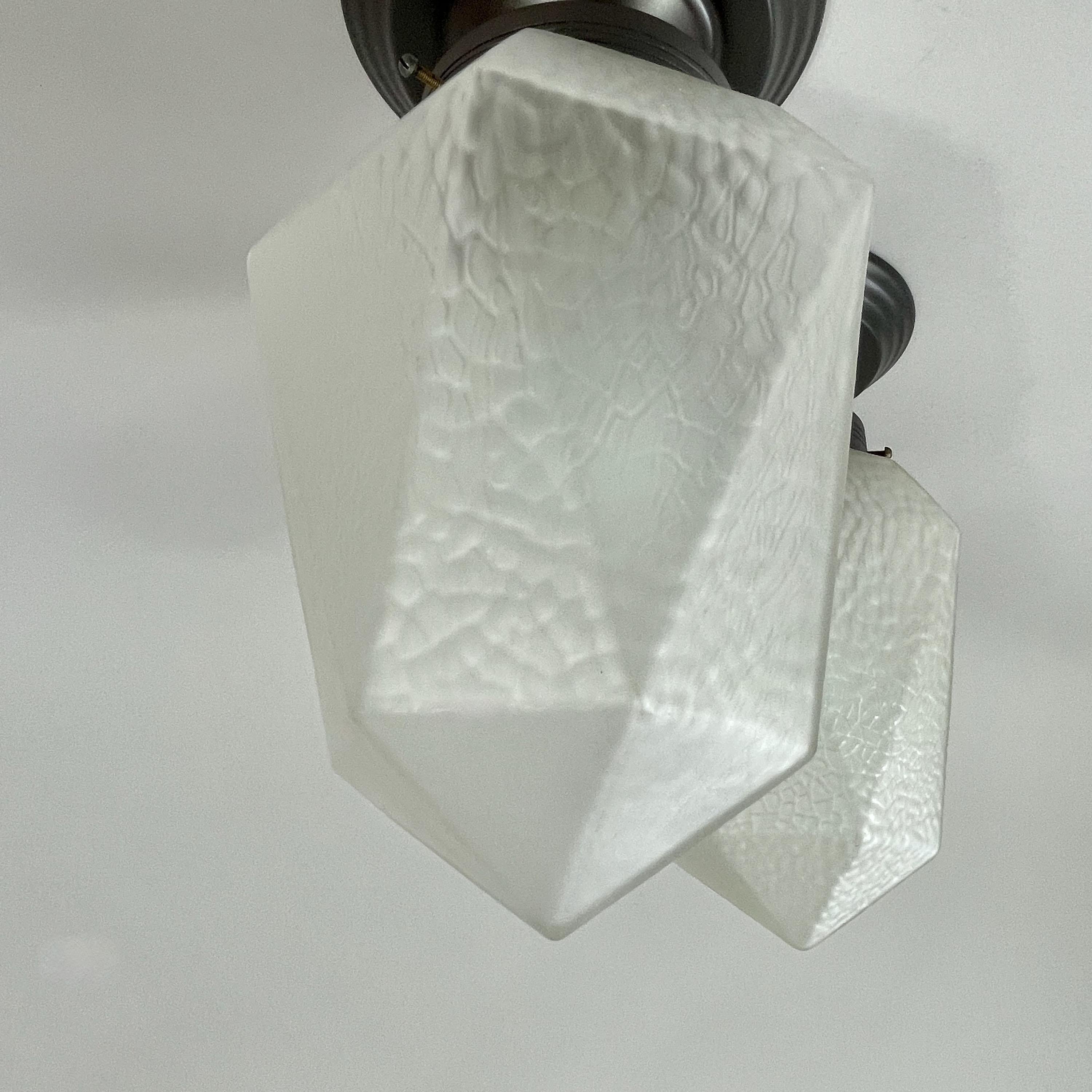 Art Decó Cristal esmerilado y latón bruñido Empotrables, Suecia Años 20 en venta 2