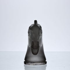 Mascotte Voiture Art Déco en Verre Dépoli 'Longchamps' par René Lalique