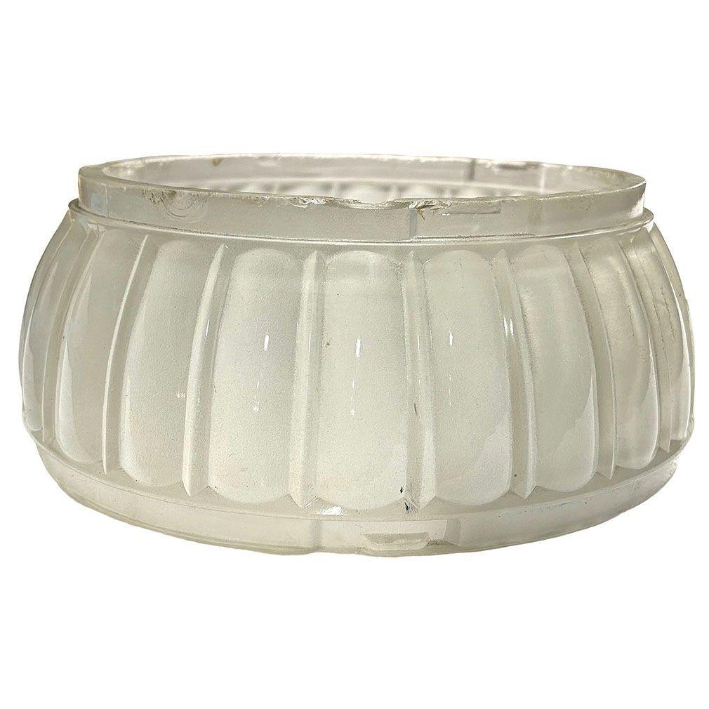 Art Deco Deckenleuchte aus Milchglas mit Deckenleuchte in der Mitte mit Ringschirm (Glas) im Angebot