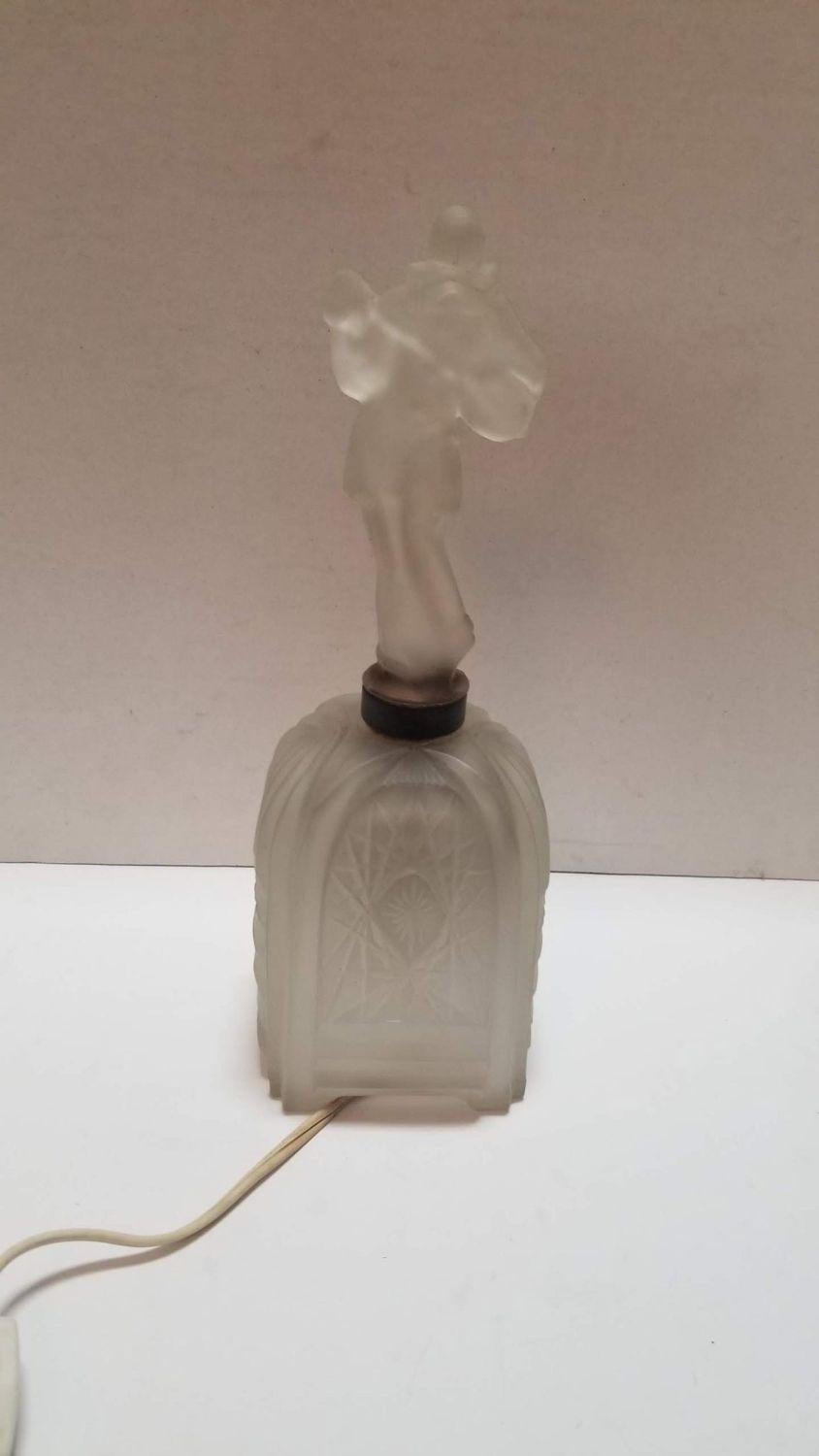 Verre Lampe Art Déco Figurine bouffon en verre dépoli en vente