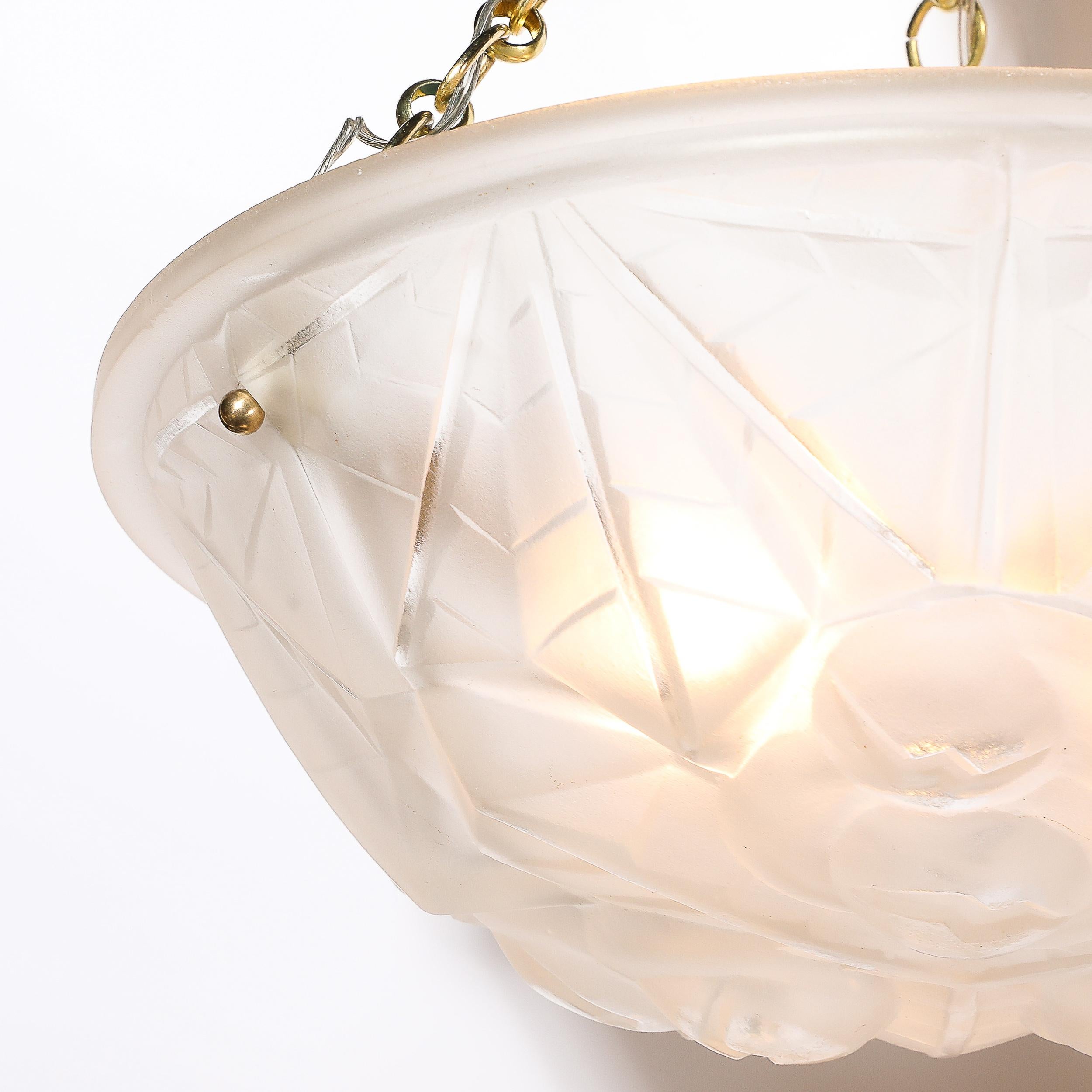 Lampadario a sospensione in vetro smerigliato Art Deco con accessori in ottone firmato Degué in vendita 3