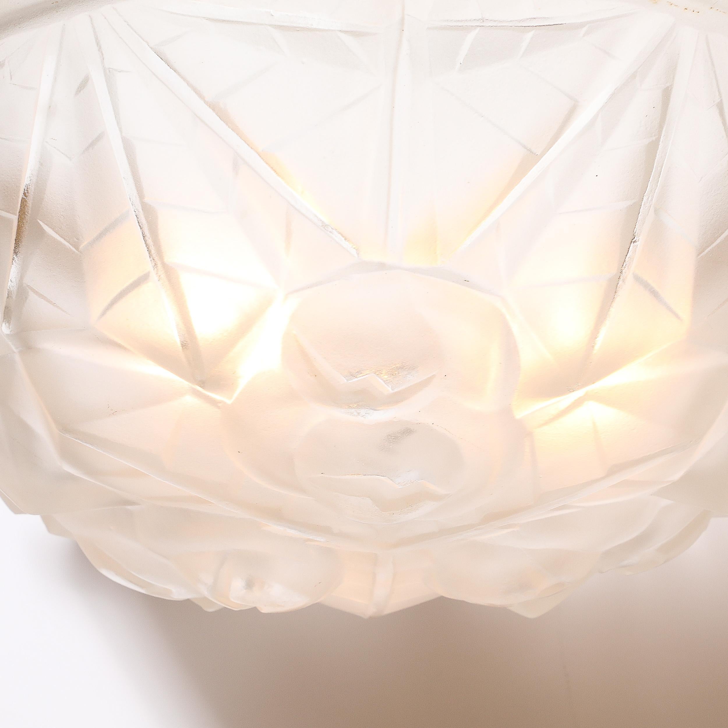 Lampadario a sospensione in vetro smerigliato Art Deco con accessori in ottone firmato Degué in vendita 5
