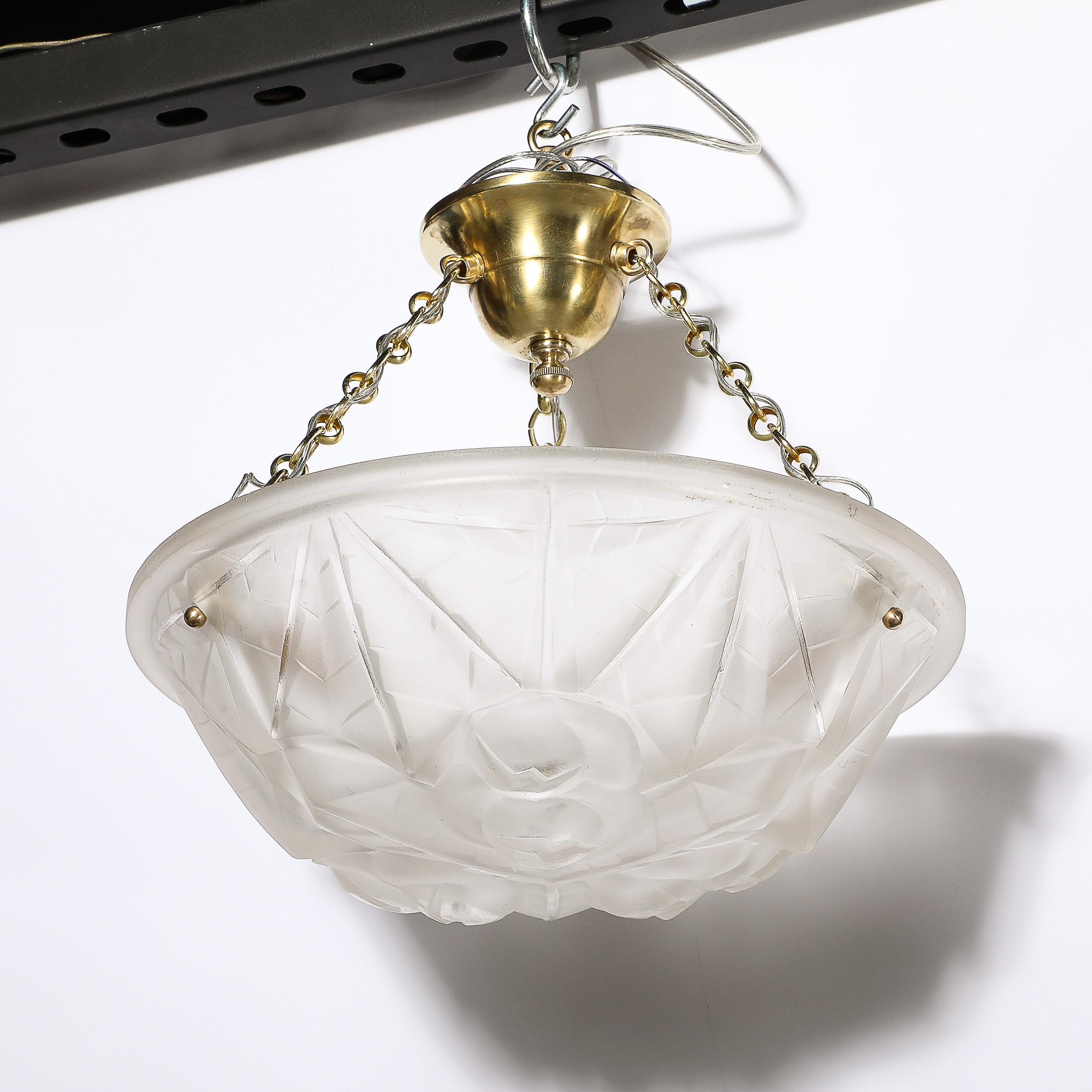 Lampadario a sospensione in vetro smerigliato Art Deco con accessori in ottone firmato Degué in vendita 6