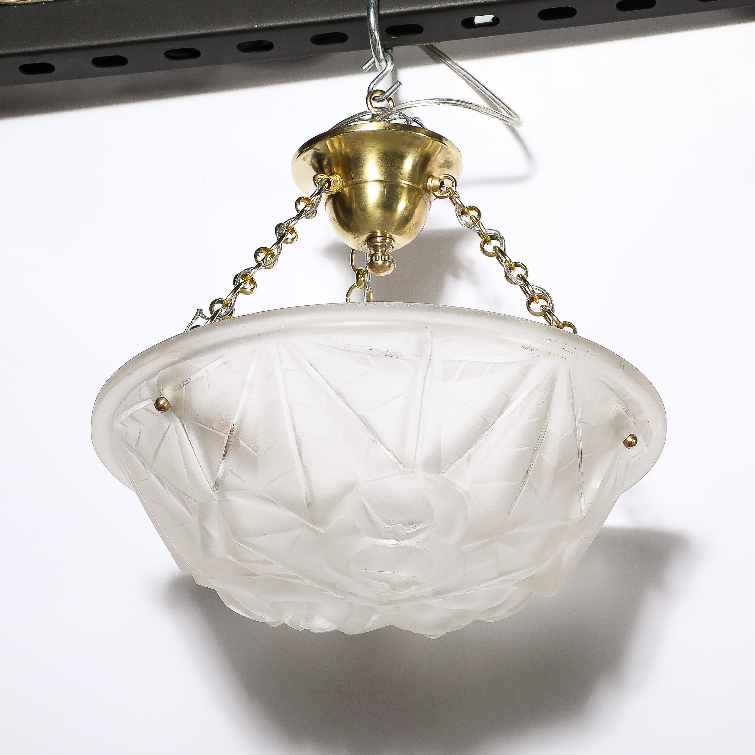 Lampadario a sospensione in vetro smerigliato Art Deco con accessori in ottone firmato Degué in vendita 7