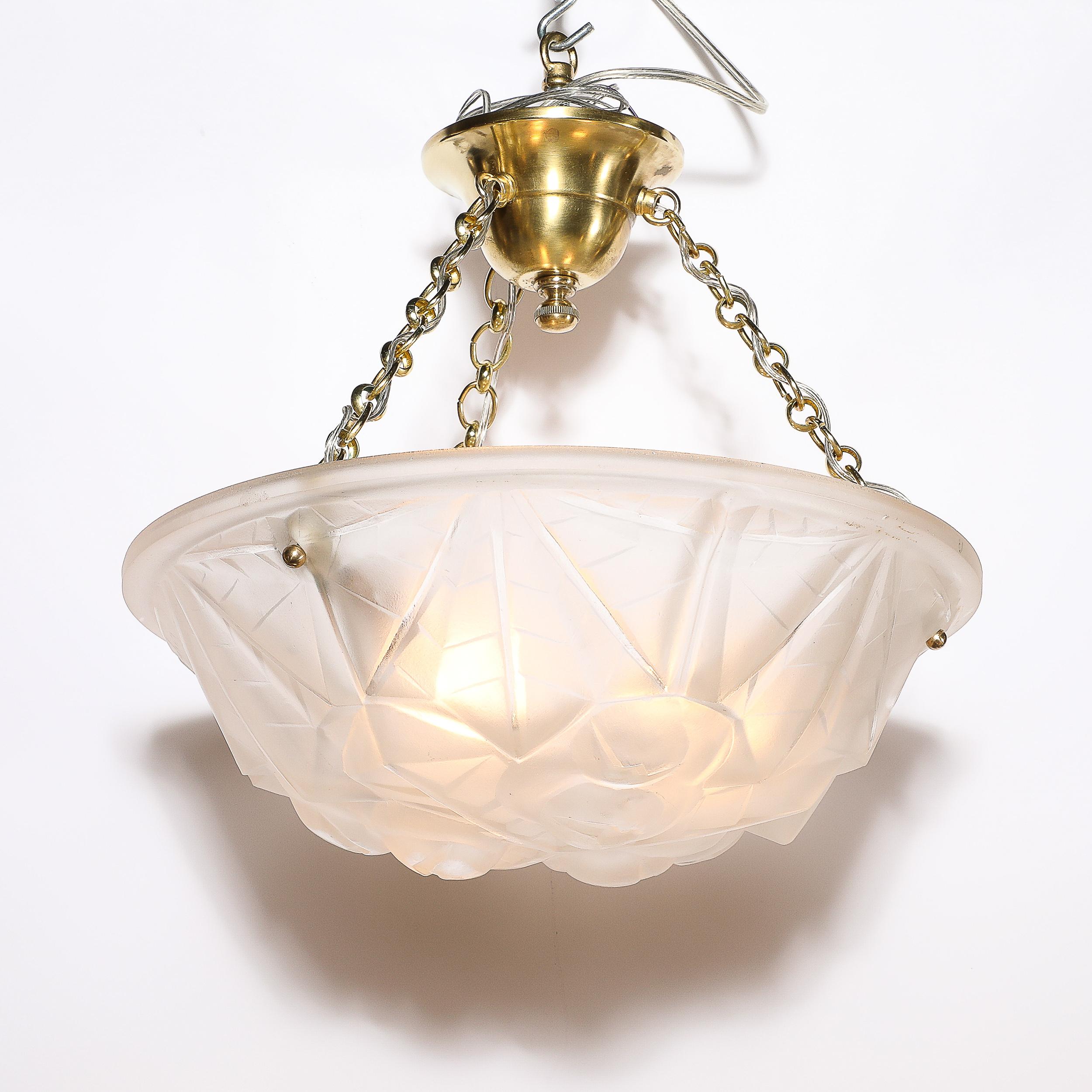 Ottone Lampadario a sospensione in vetro smerigliato Art Deco con accessori in ottone firmato Degué in vendita