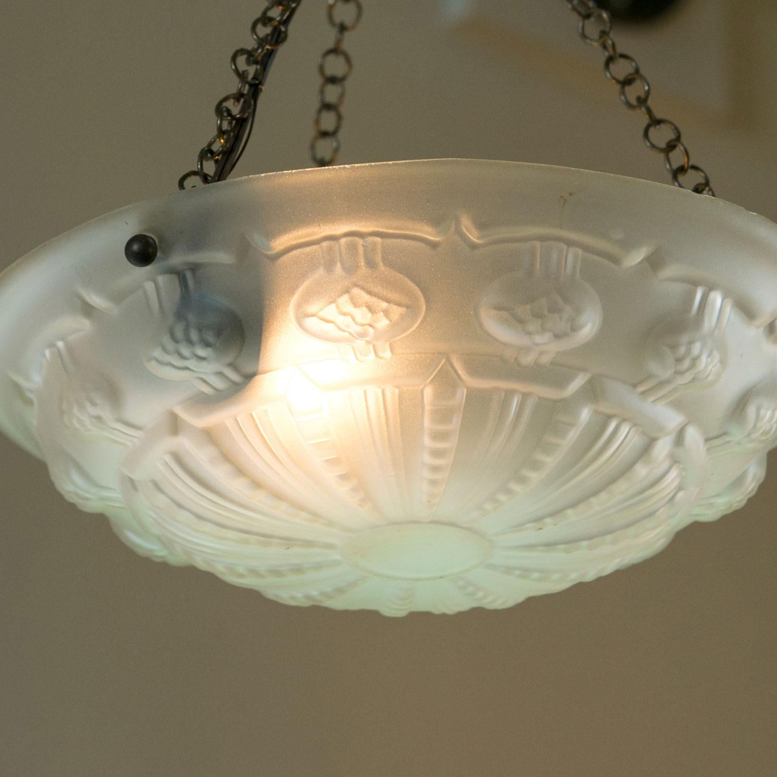 Art Deco Frosted Glass Pendant For Sale 1