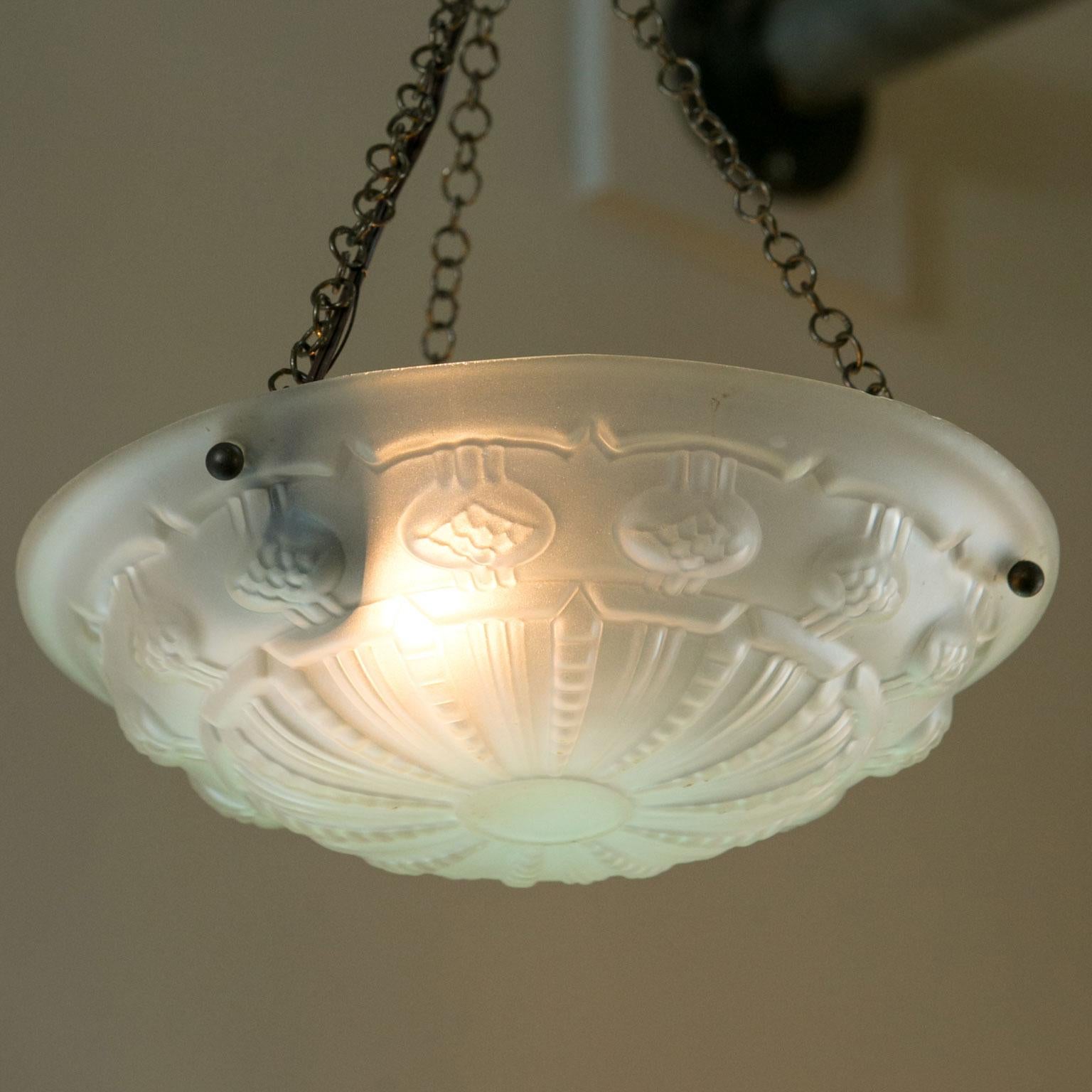 Art Deco Frosted Glass Pendant For Sale 2