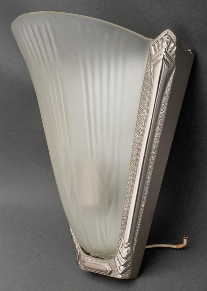 Italian Art Deco frosted glass sconce or applique wall light, mounted on silvered metal frame. 11.5
