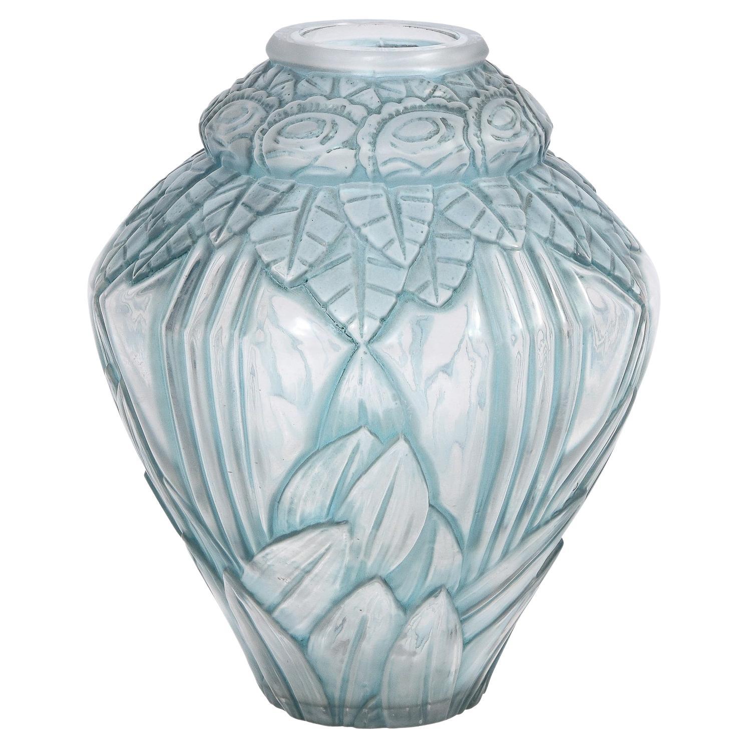 Vase en verre dépoli Art Déco avec motifs floraux et bandes par Andre Hunebelle
