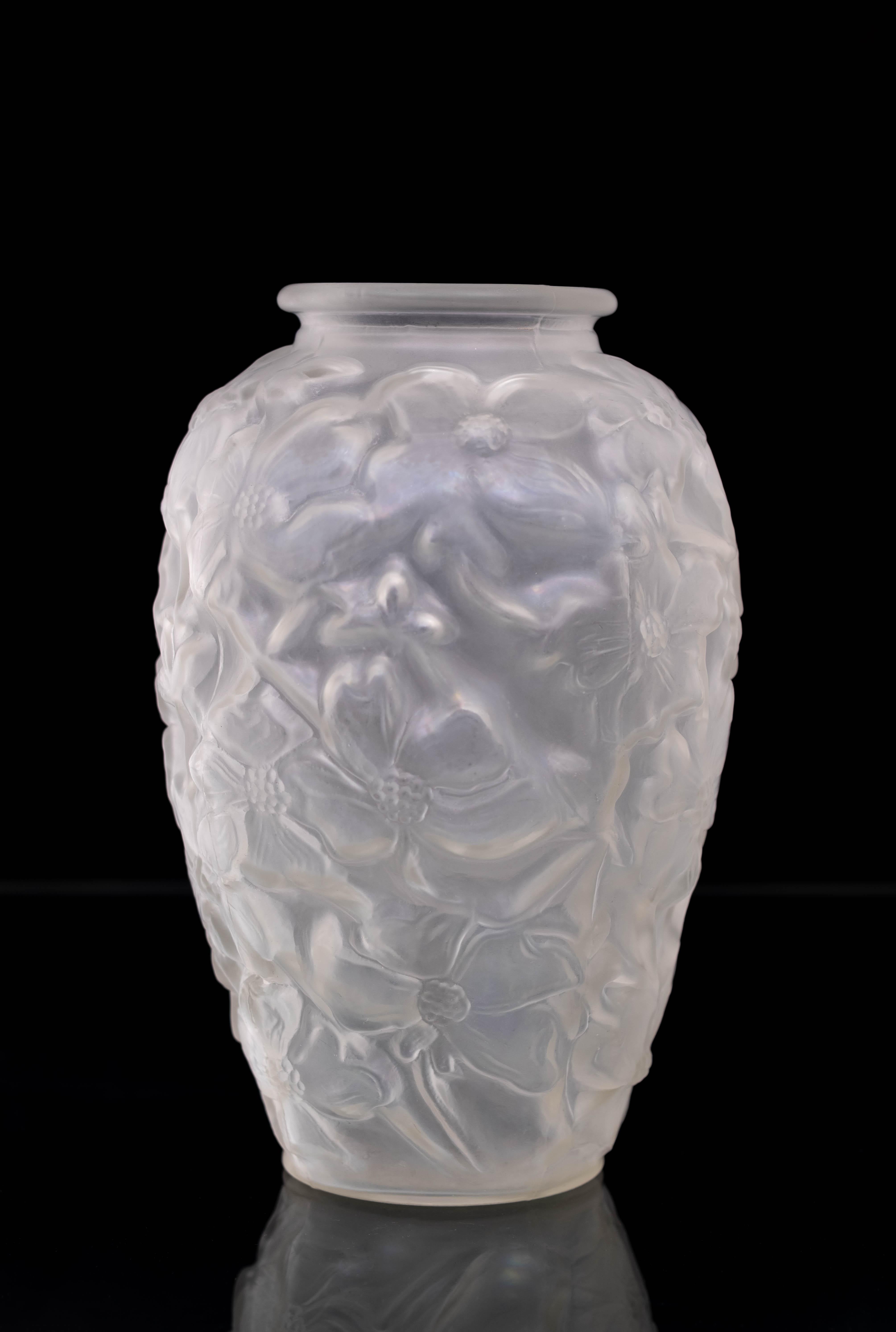 Art Deco Frosted & Polished Vase with Flowers 1
