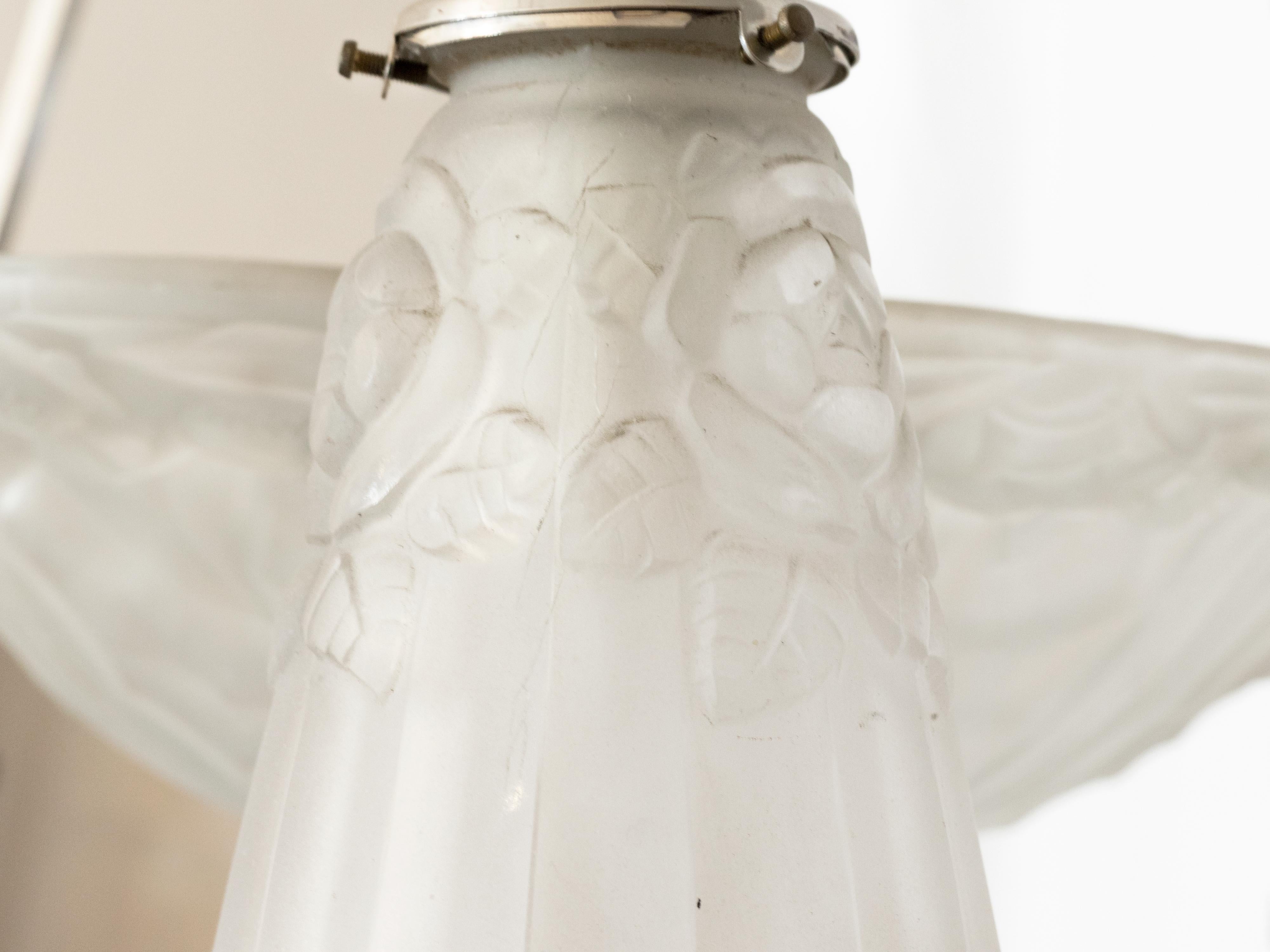 Lustre à trois lumières en verre dépoli Art déco par David Guéron, 20e siècle en vente 14