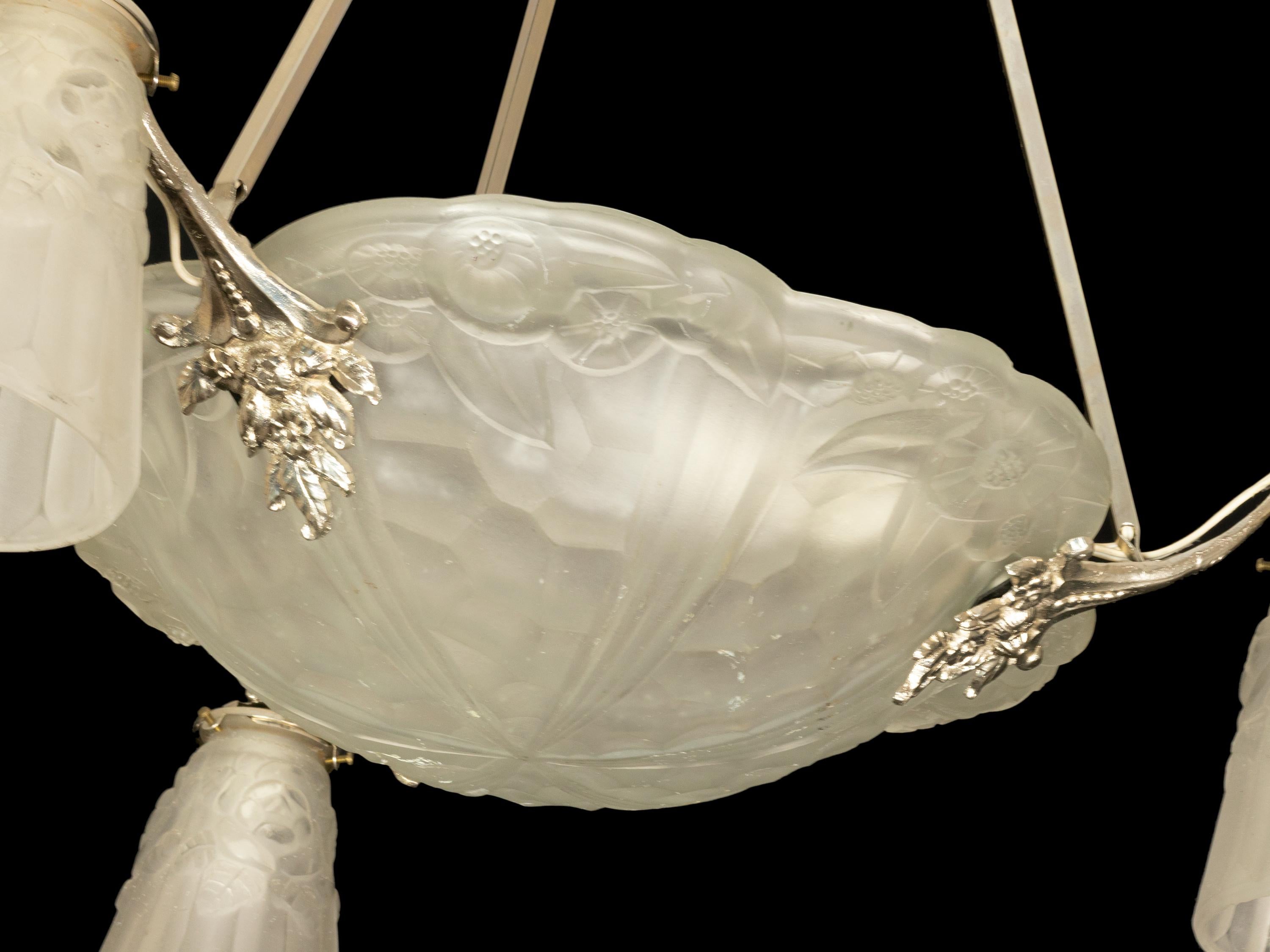 Métal Lustre à trois lumières en verre dépoli Art déco par David Guéron, 20e siècle en vente