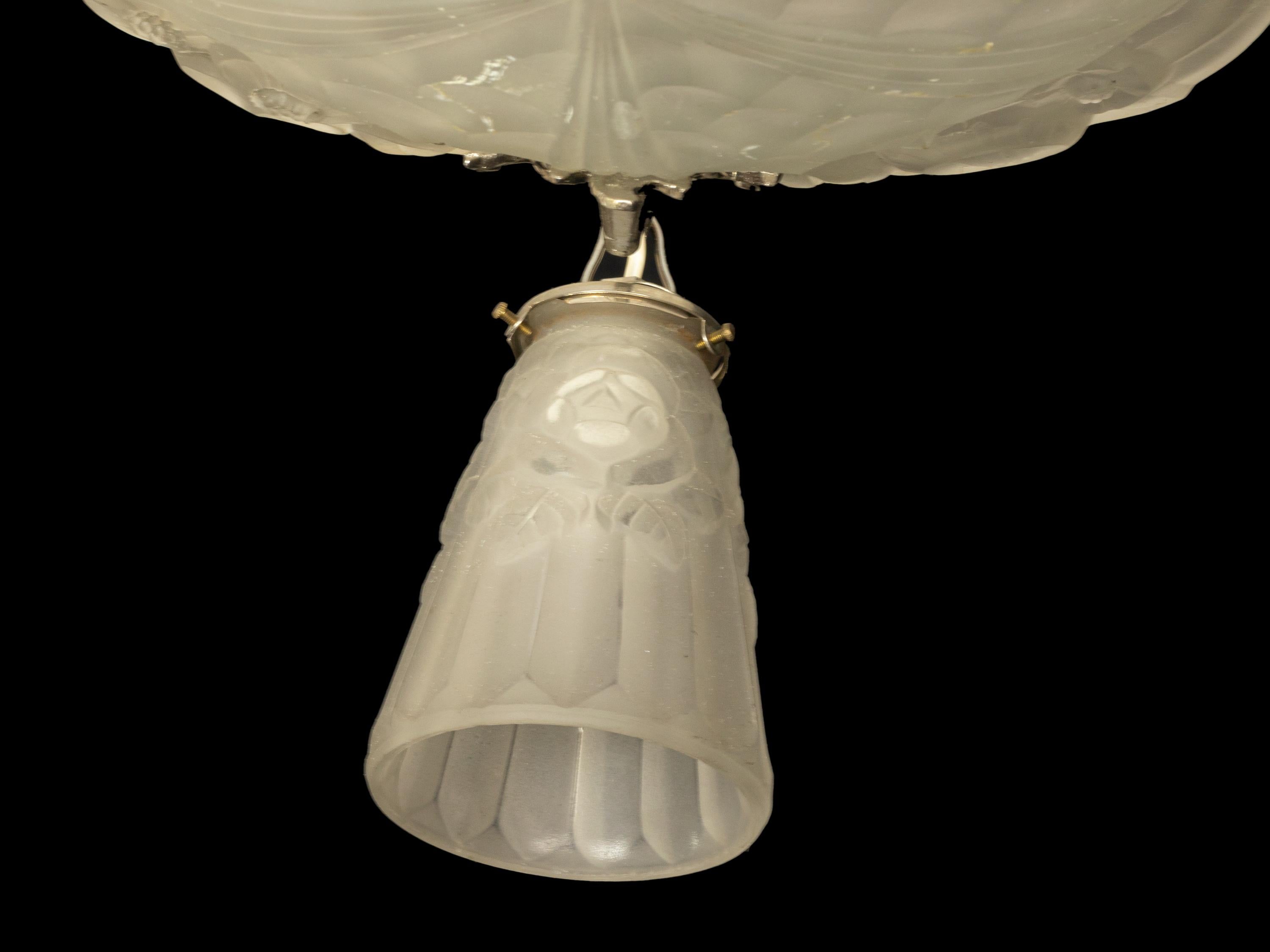 Lustre à trois lumières en verre dépoli Art déco par David Guéron, 20e siècle en vente 1