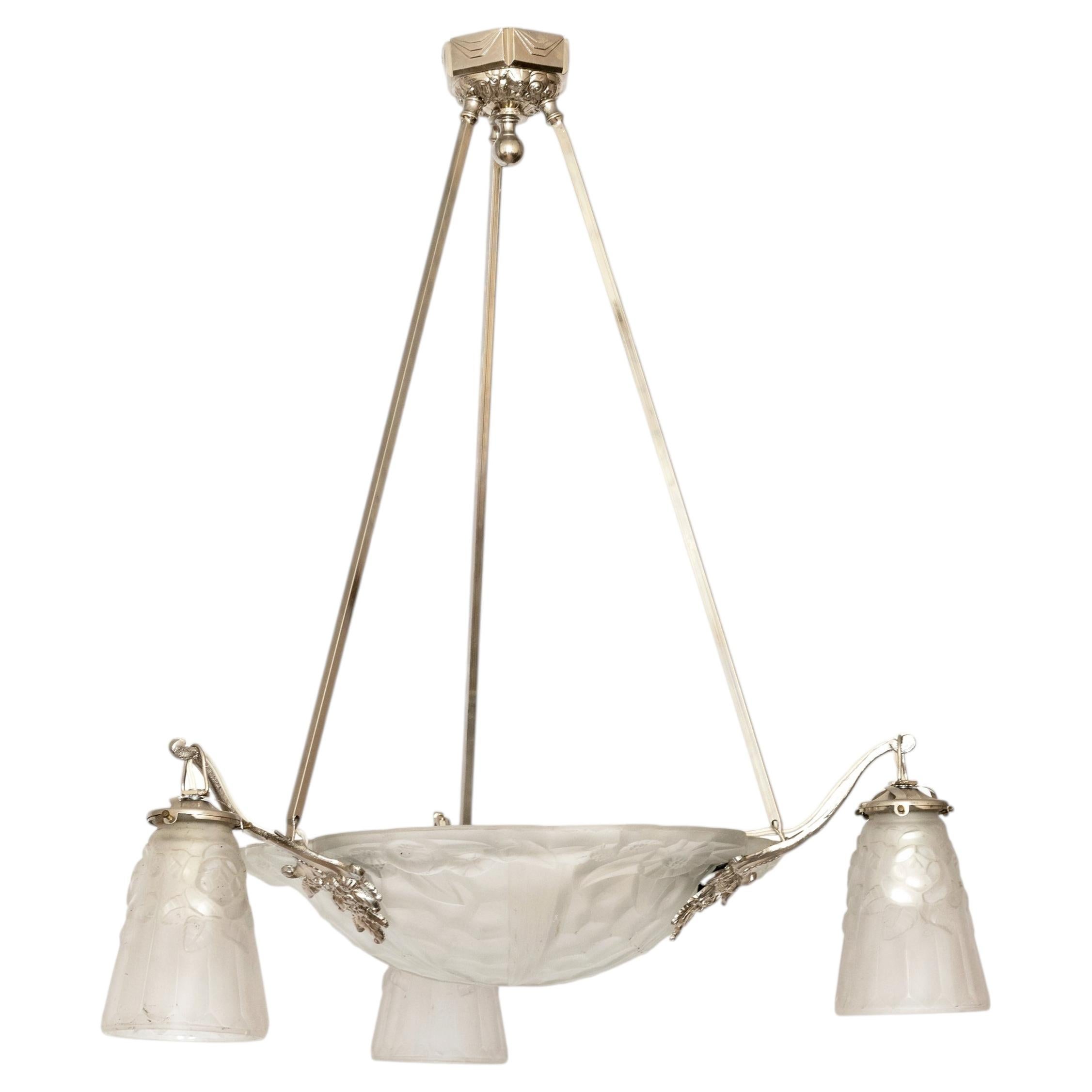 Lampadario a tre luci in vetro smerigliato Art Deco di David David, XX secolo