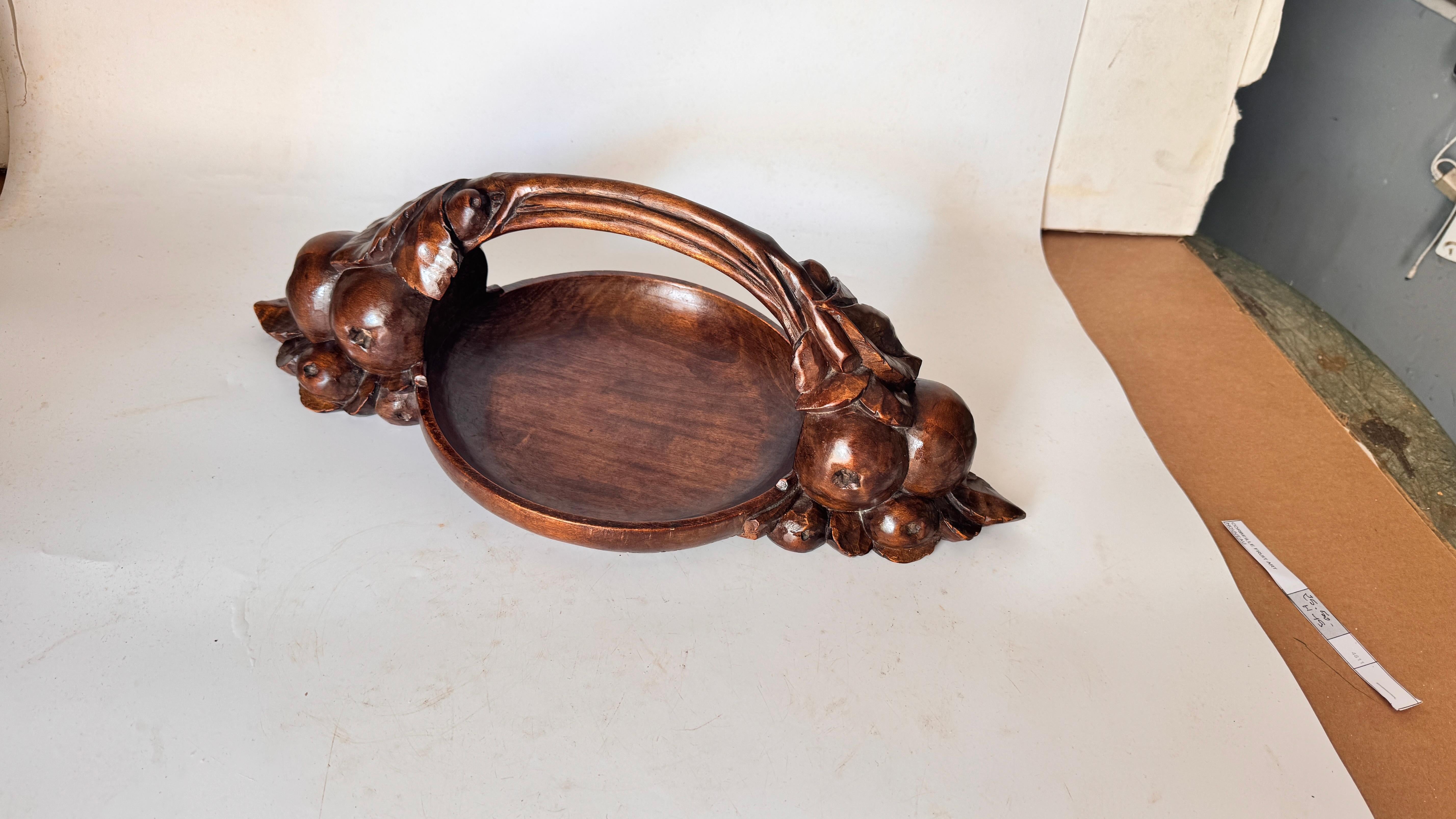 Art Deco Obstkorb - Handgeschnitzte Holzschale, Frankreich, 1930er Jahre (Art nouveau) im Angebot