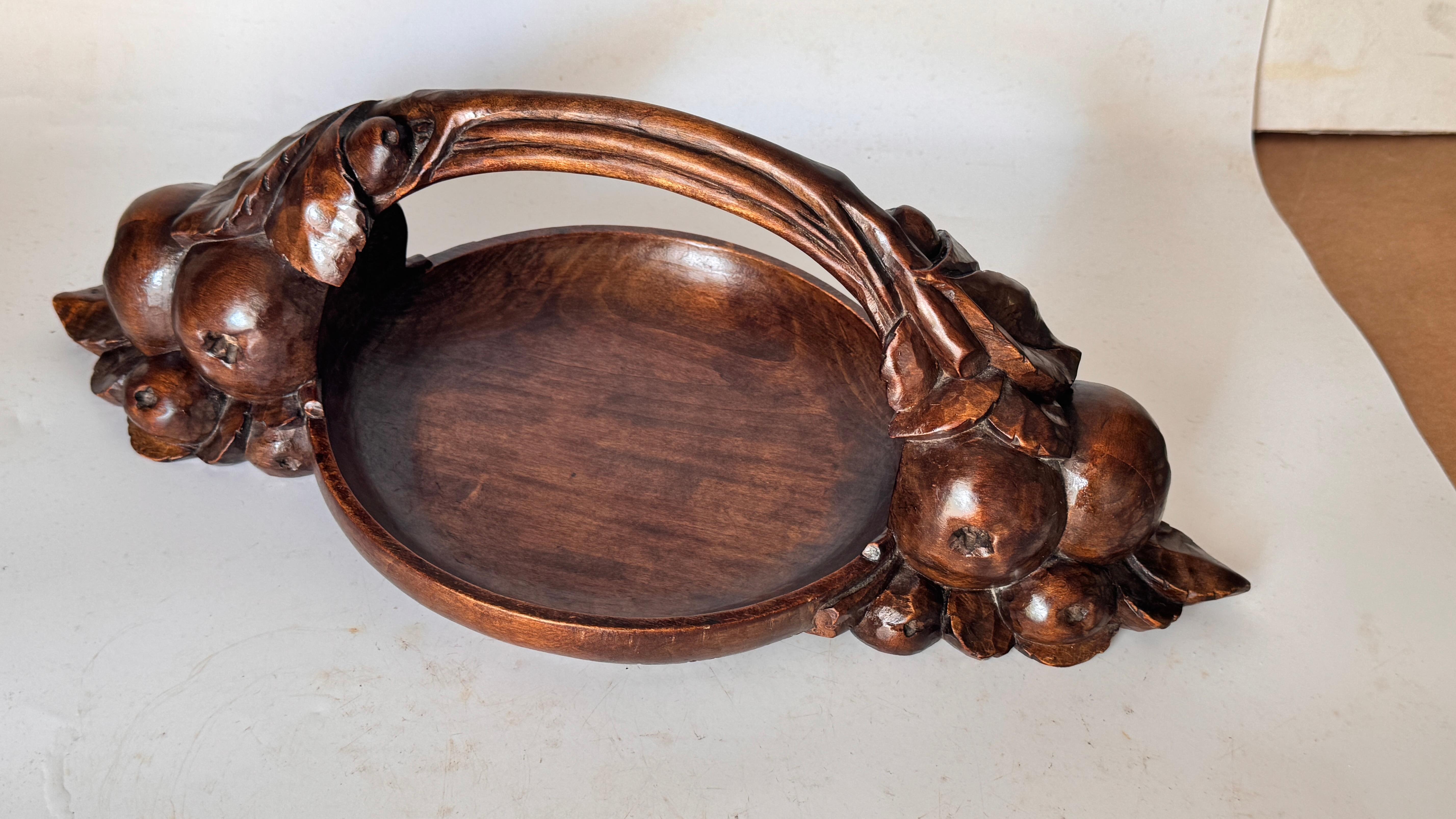 Art Deco Obstkorb - Handgeschnitzte Holzschale, Frankreich, 1930er Jahre (Französisch) im Angebot
