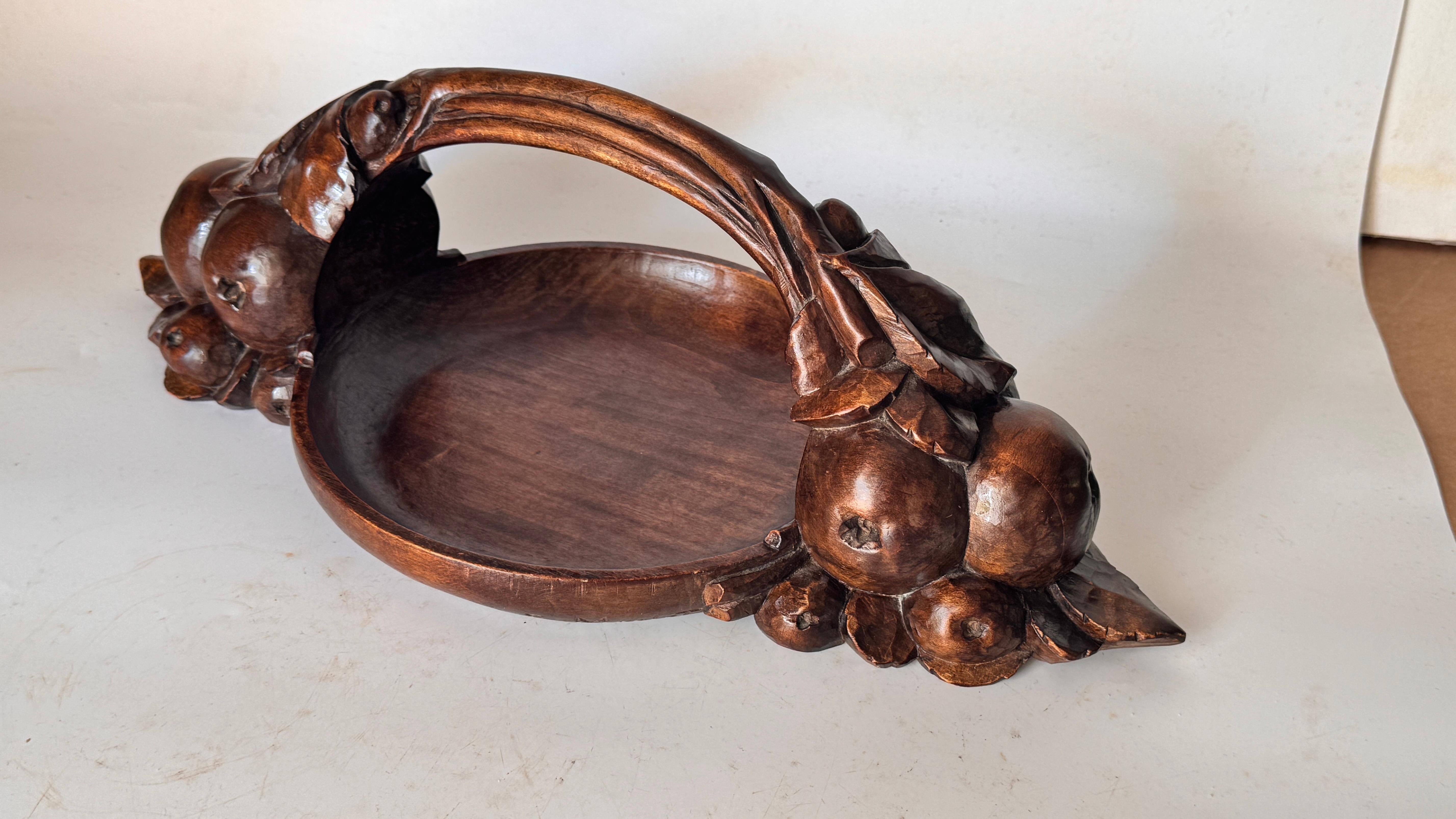 Art Deco Obstkorb - Handgeschnitzte Holzschale, Frankreich, 1930er Jahre im Zustand „Gut“ im Angebot in Auribeau sur Siagne, FR