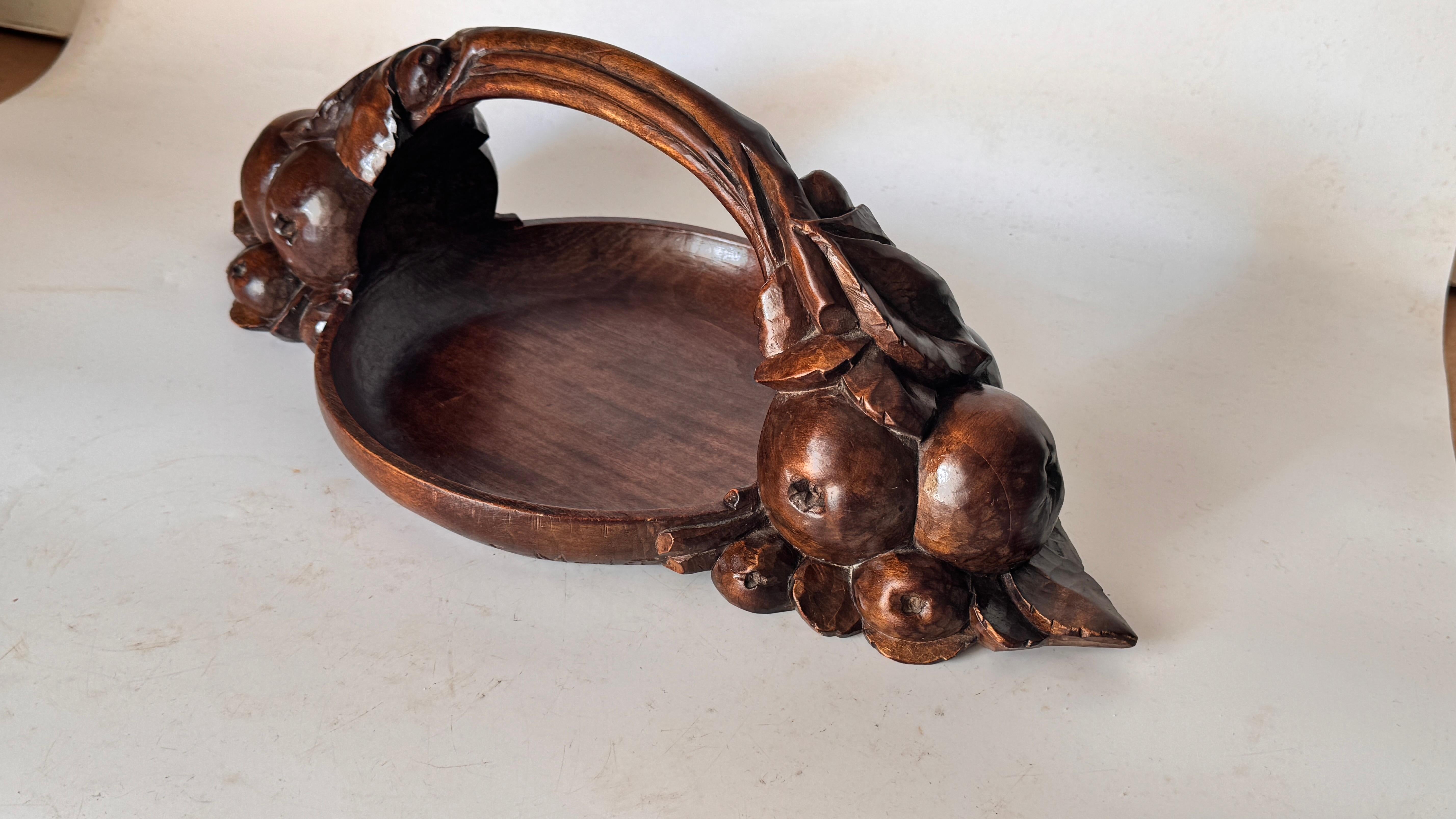 Art Deco Obstkorb - Handgeschnitzte Holzschale, Frankreich, 1930er Jahre (Frühes 20. Jahrhundert) im Angebot
