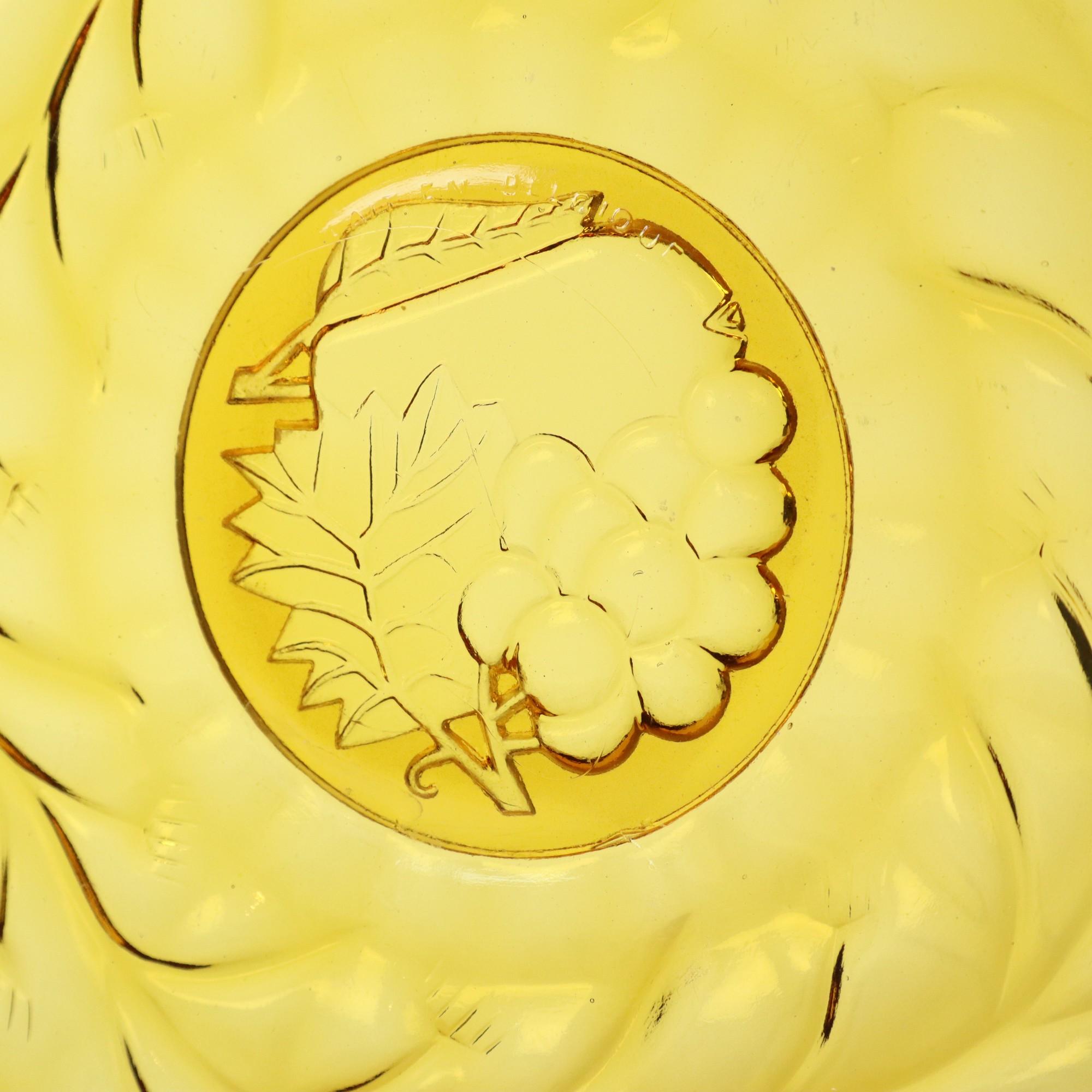 Art Deco Obstschale Bernstein Pressglas Fait en Belgique (Mitte des 20. Jahrhunderts) im Angebot