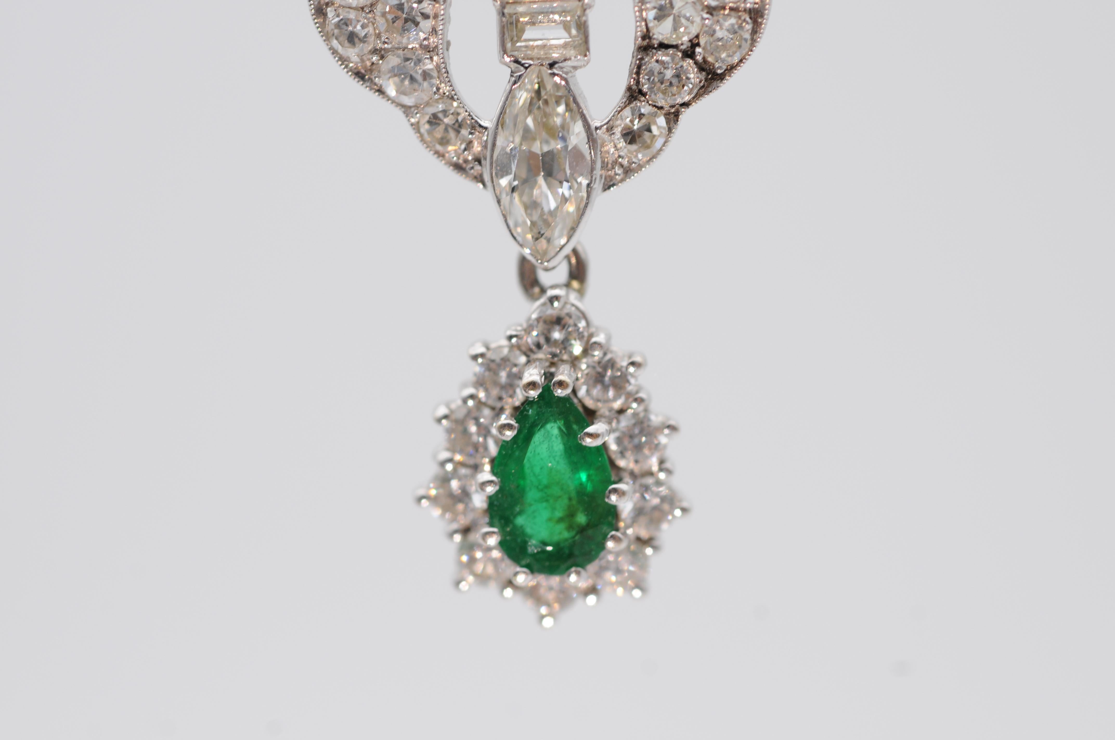 Art Deco full set diamond necklace with emerald 18k whitegold In Good Condition For Sale In Berlin, BE