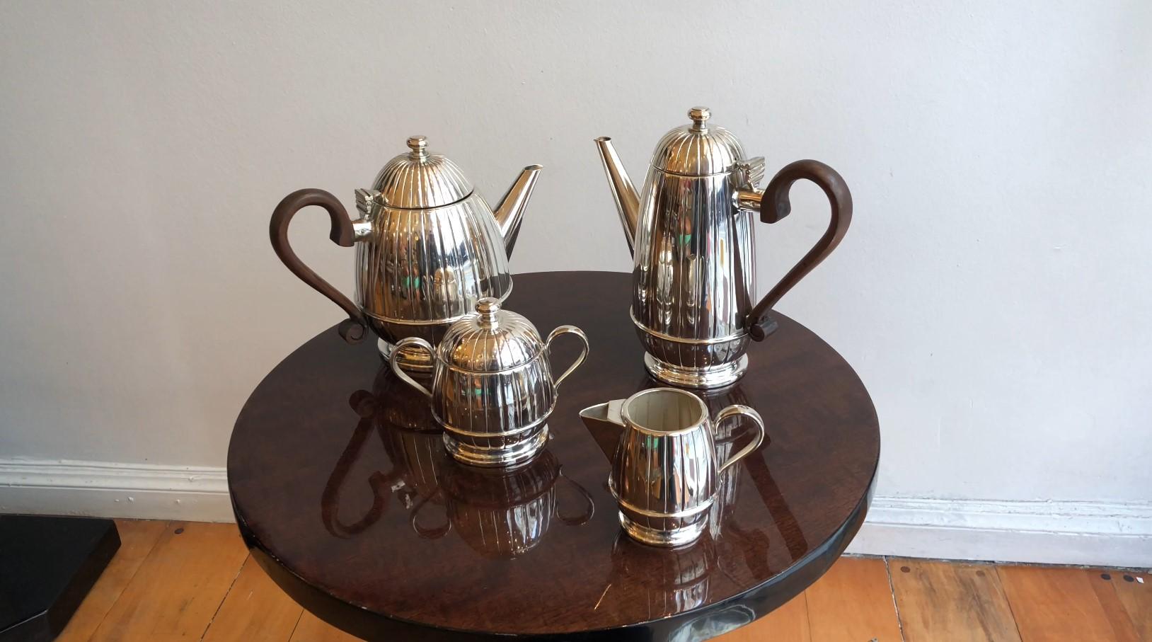 Art-Déco-Tee- und Kaffeeservice mit kompletter Seite, hergestellt in Argentinien, signiert Atenea, 1920 im Angebot 5
