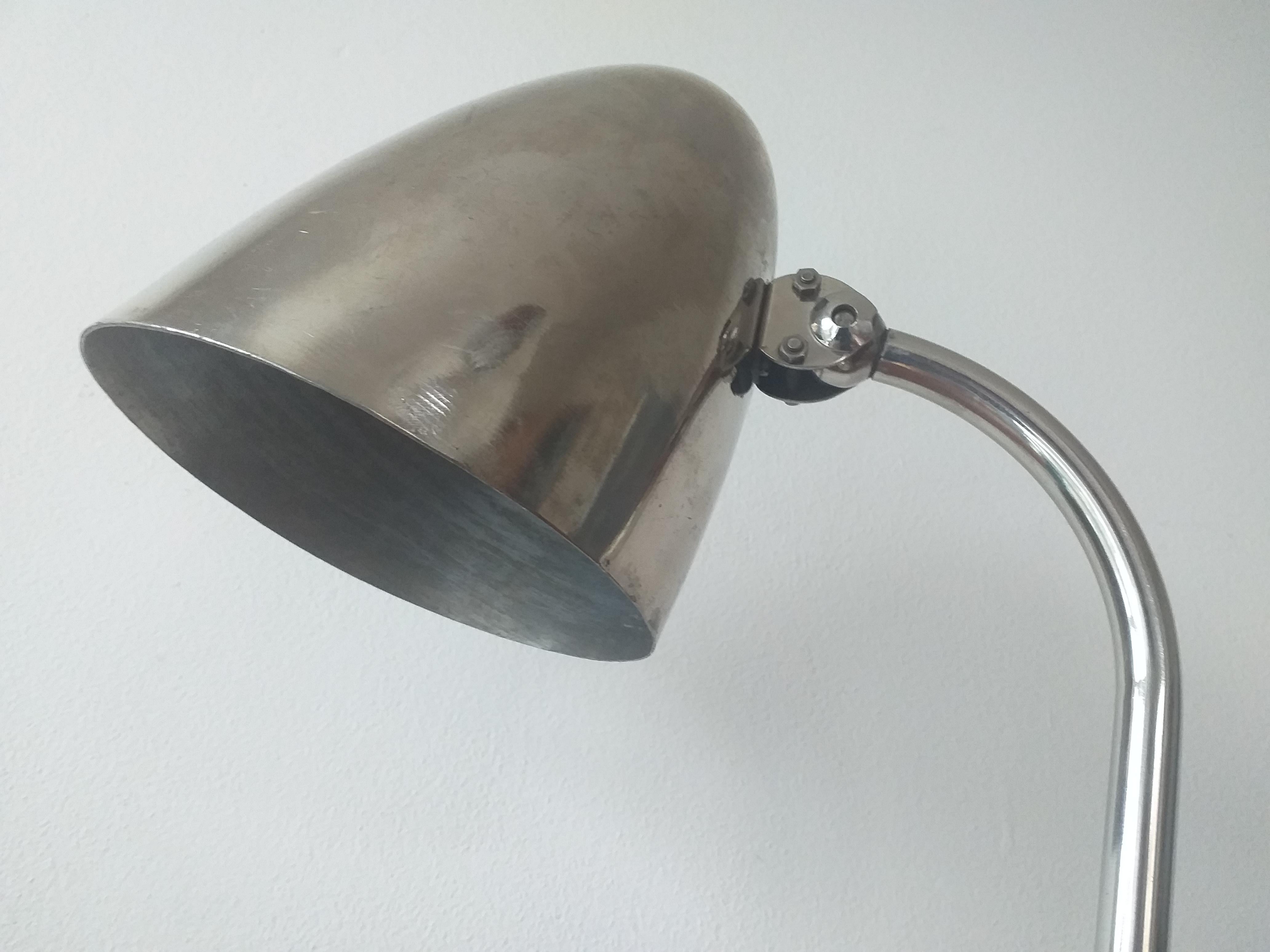 - Iconic model of Czech functionalism
- Nice style of lighting
- Adjustable
- Chrome.