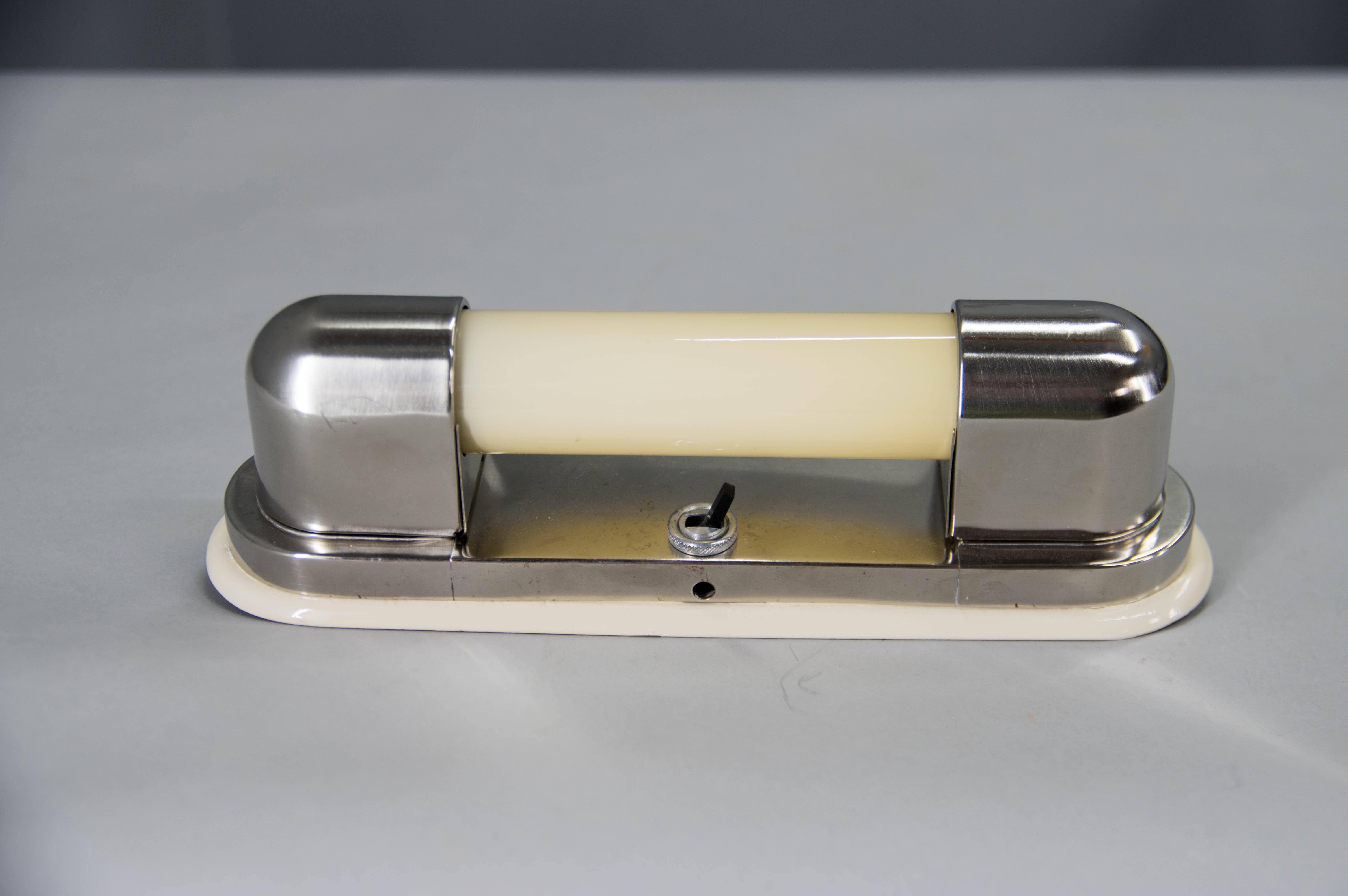 Art Deco / Functionalist / Bauhaus Wall Light, 1930, restaurée Bon état - En vente à Praha, CZ