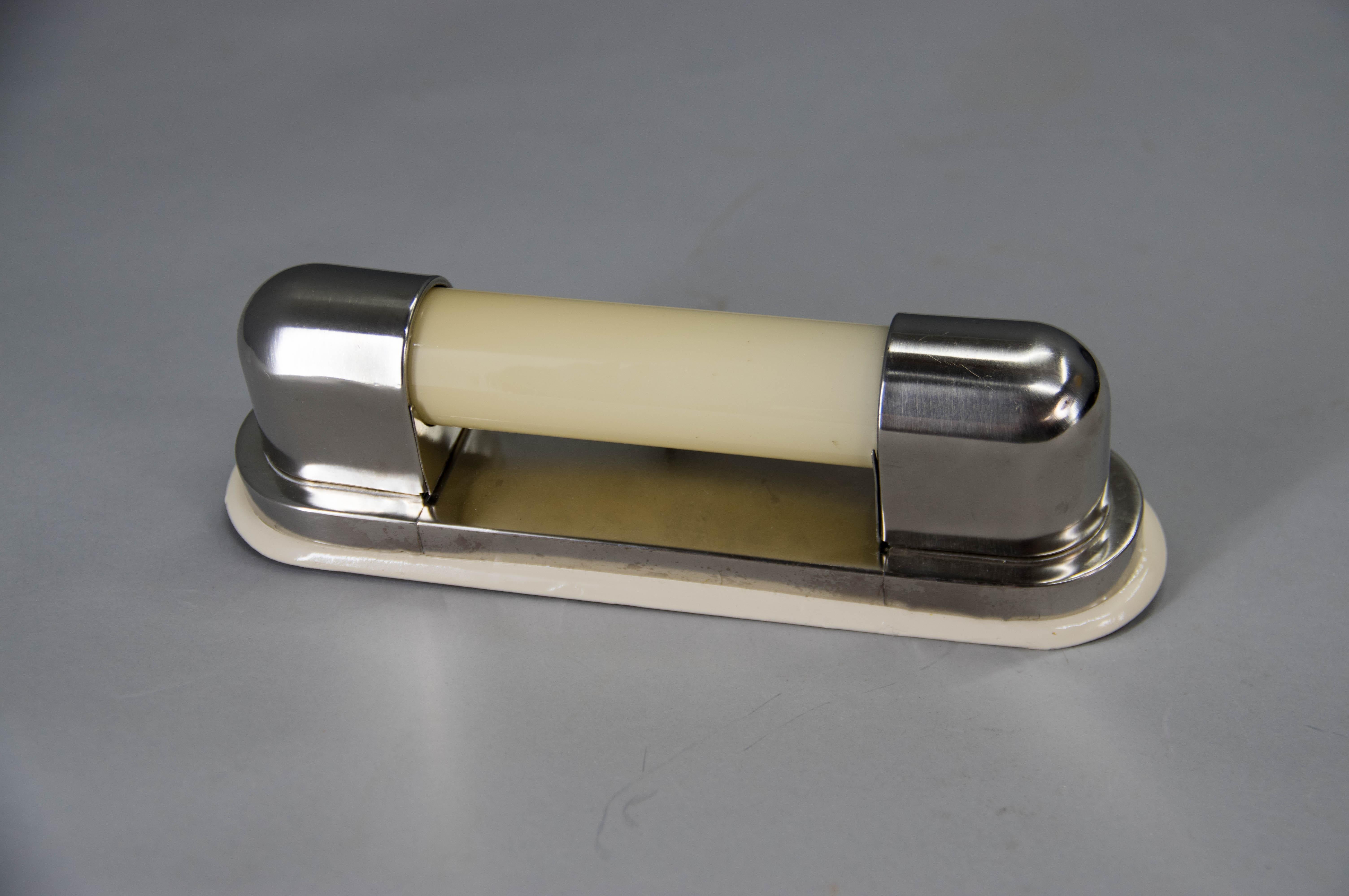 Art Deco / Functionalist / Bauhaus Wall Light, 1930, restaurée en vente 2