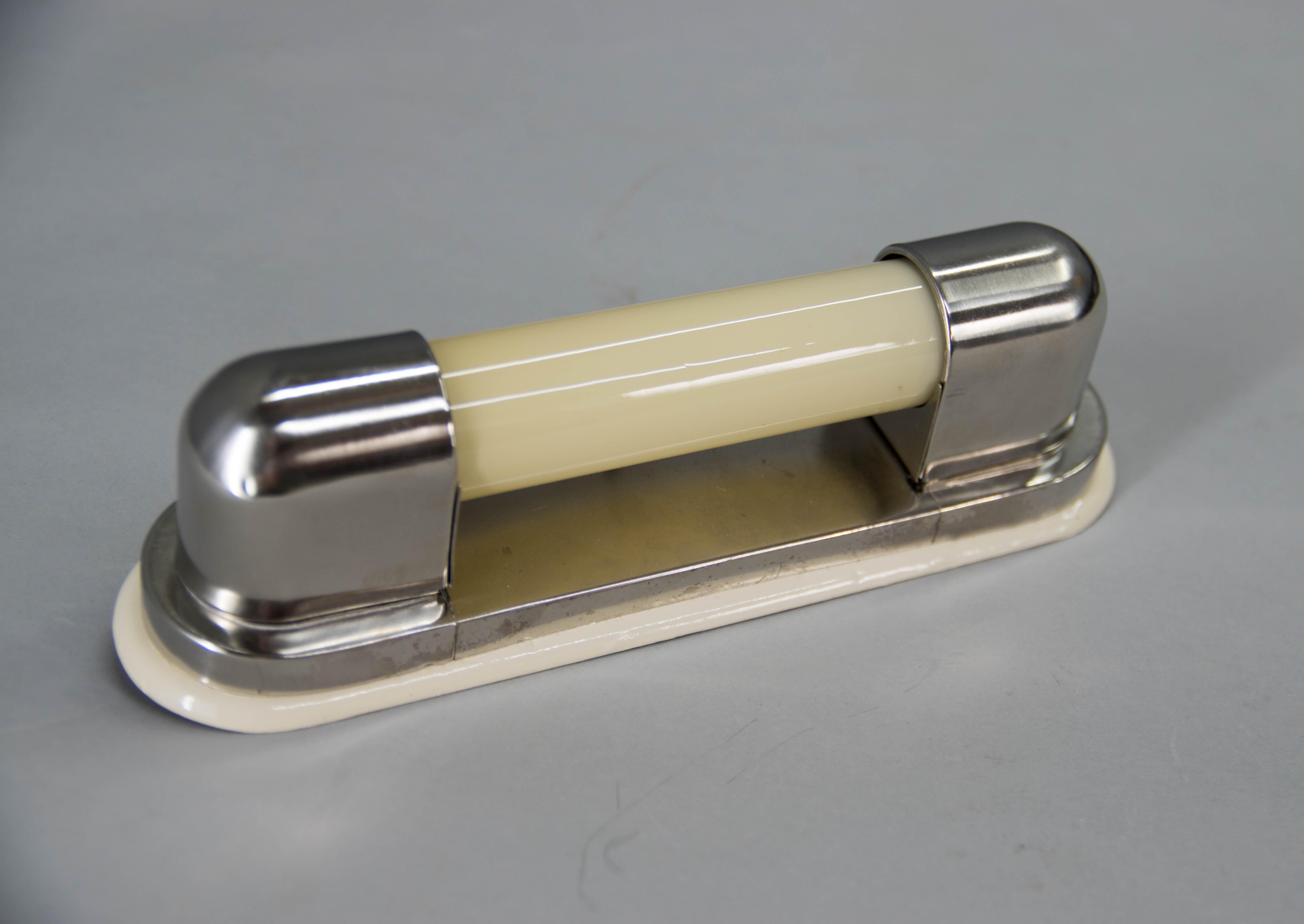 Art Deco / Functionalist / Bauhaus Wall Light, 1930, restaurée en vente 3