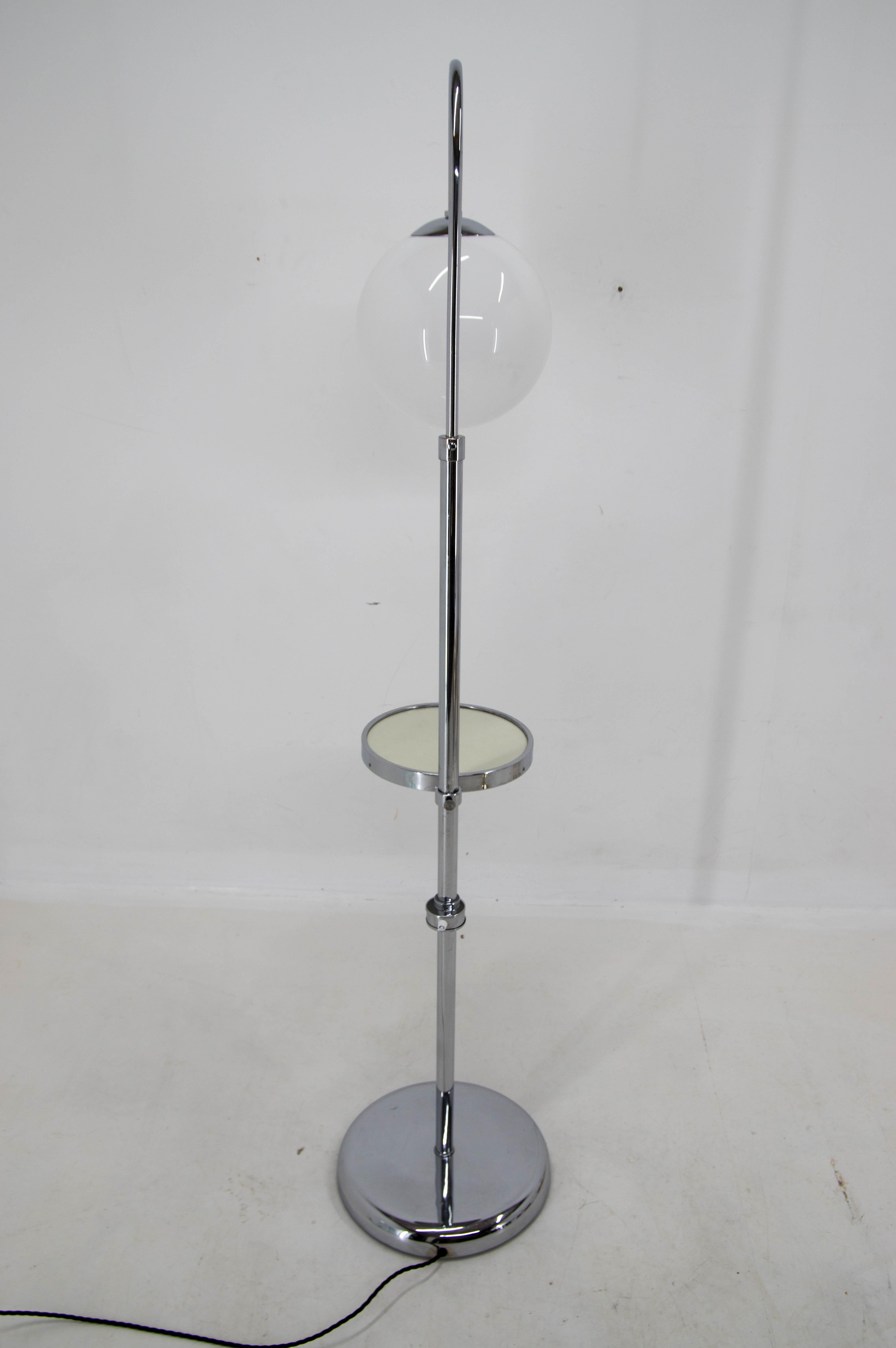 Art-Déco-/Functionalistische Stehlampe, 1930er Jahre, restauriert im Angebot 2
