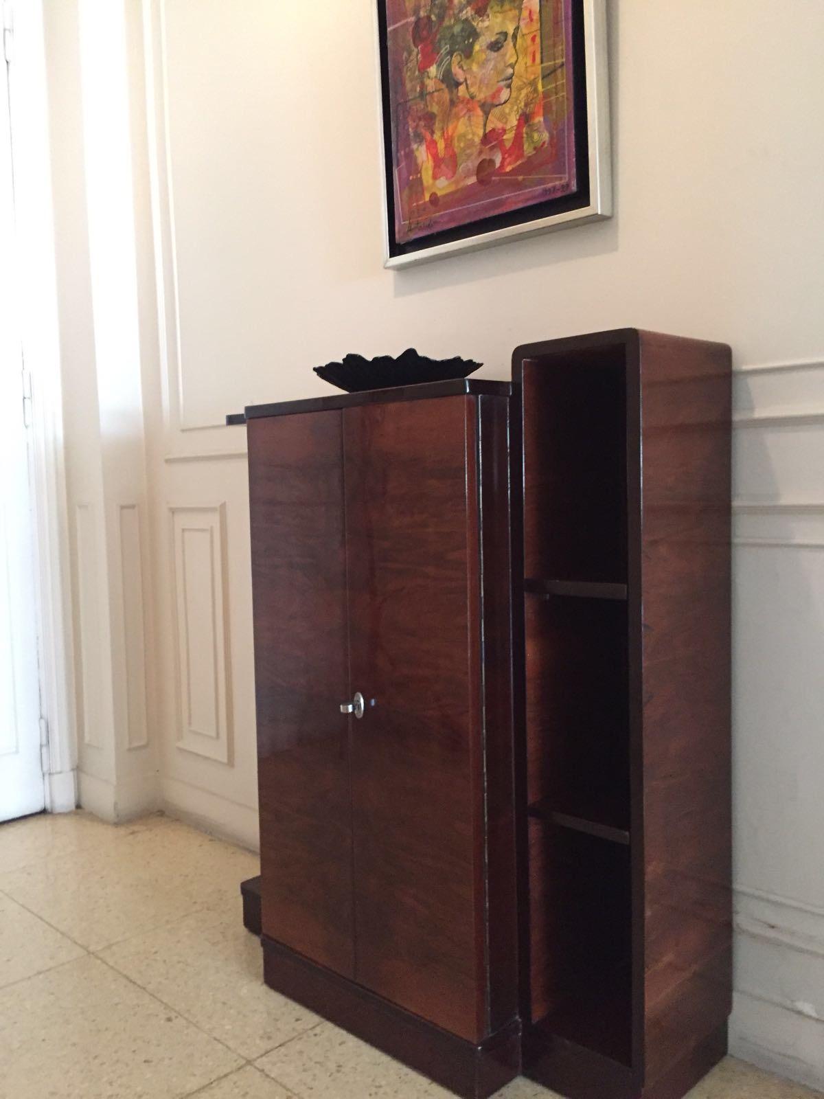 Country: French
Wood 
It is an elegant and sophisticated bookcase.
You want to live in the golden years, this is the bookcase that your project needs.
We have specialized in the sale of Art Deco and Art Nouveau and Vintage styles since 1982. If you