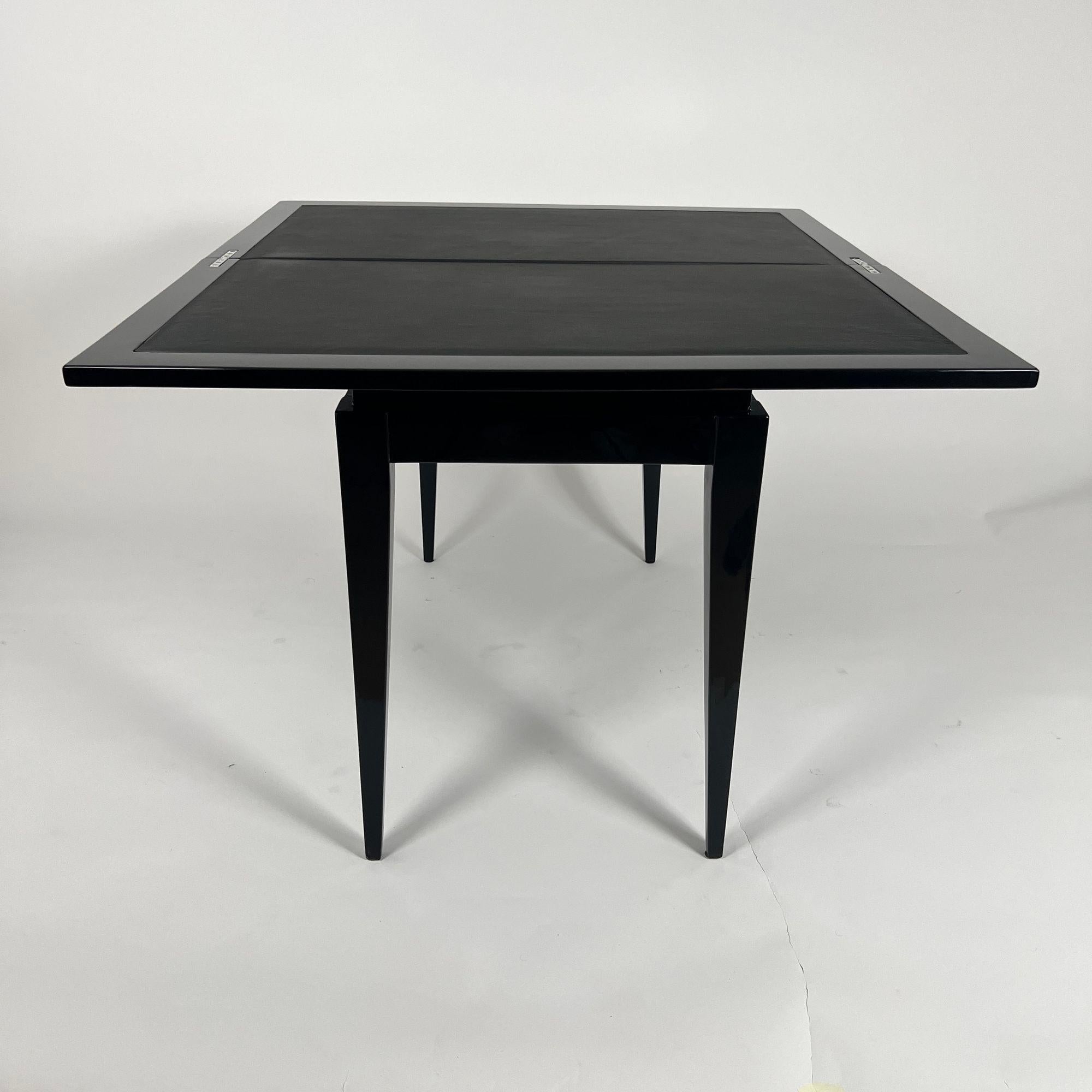 Art Deco Spieltisch, schwarzer Lack, rotes und schwarzes Leder, Frankreich um 1930 im Angebot 4