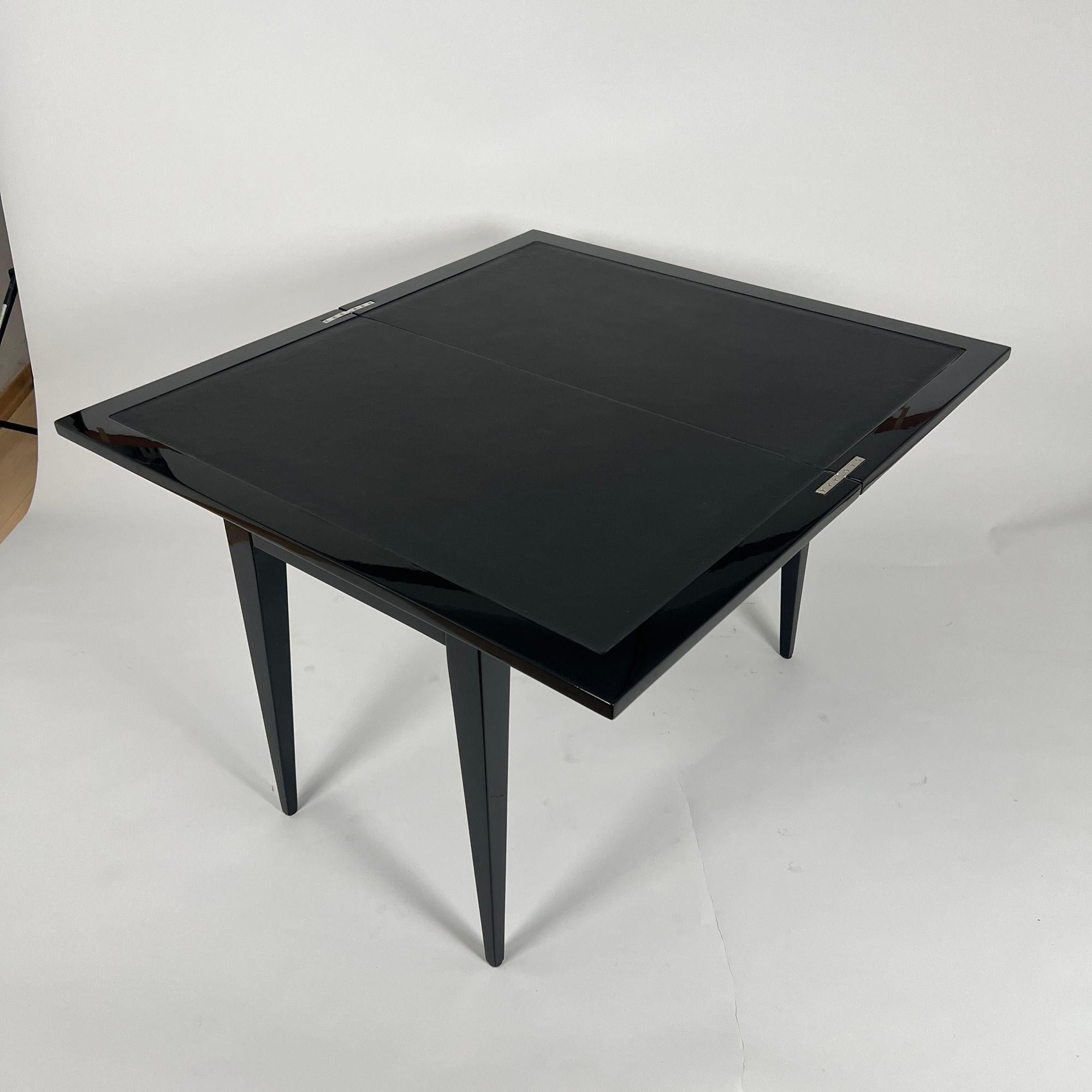 Art Deco Spieltisch, schwarzer Lack, rotes und schwarzes Leder, Frankreich um 1930 im Angebot 10