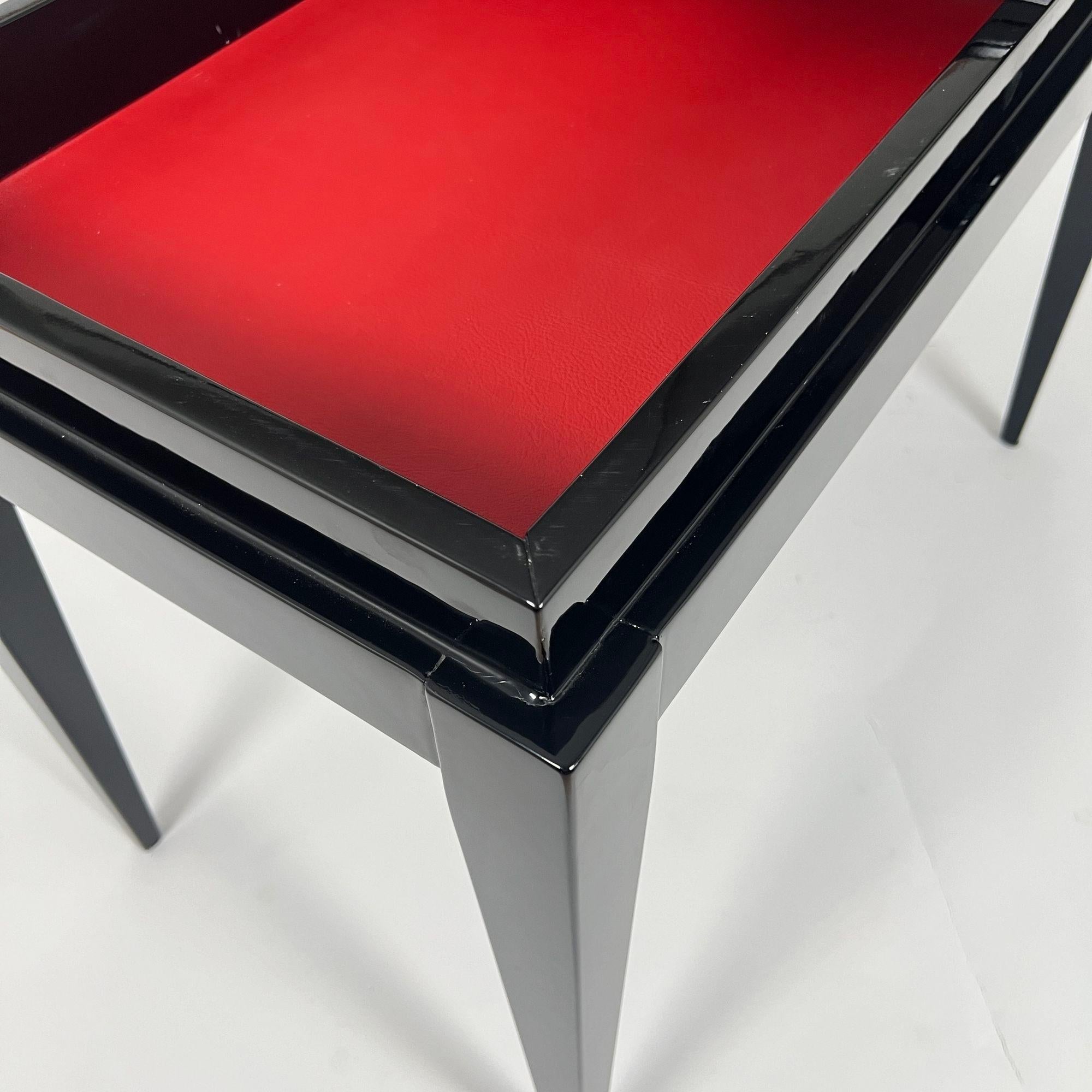 Art Deco Spieltisch, schwarzer Lack, rotes und schwarzes Leder, Frankreich um 1930 im Angebot 1