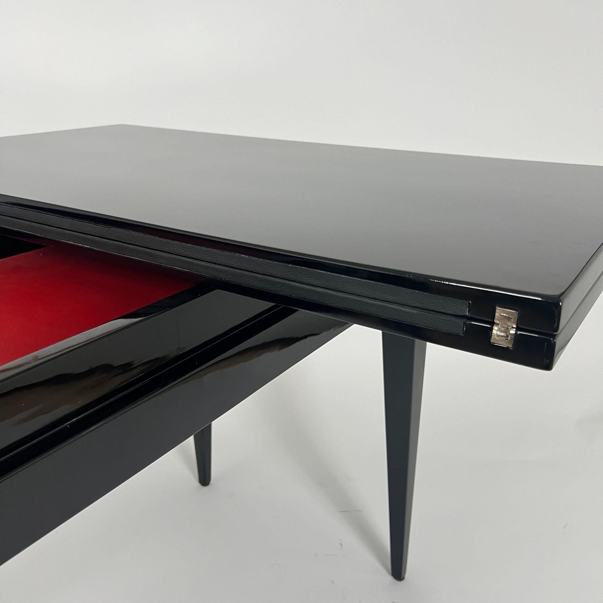 Art Deco Spieltisch, schwarzer Lack, rotes und schwarzes Leder, Frankreich um 1930 im Angebot 2