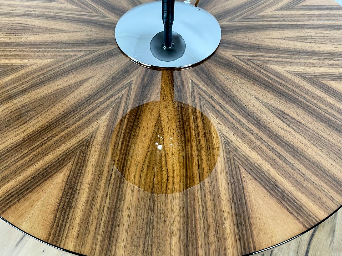 Art Deco game table/side table from Germany with a beautiful star-shaped walnut veneer. The classic leg shape in black high gloss gives the table a very special grace. The entire piece of furniture is provided with a multi-layer structure of