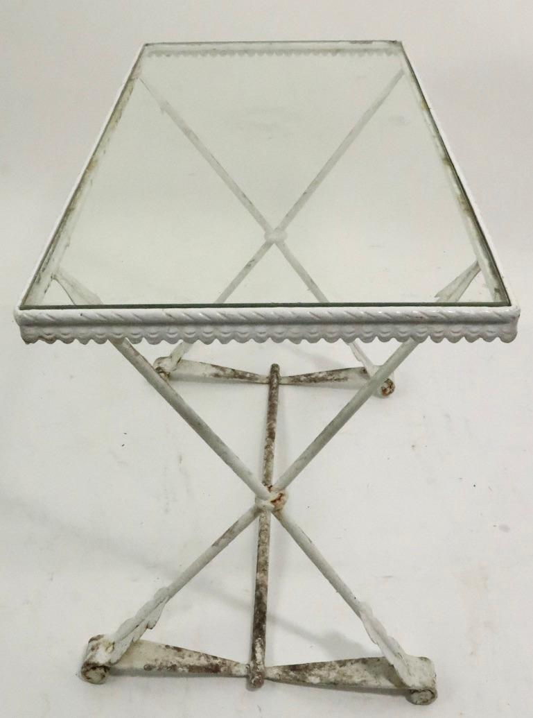 Table de jardin Art Déco avec pieds de flèches croisés Bon état - En vente à New York, NY