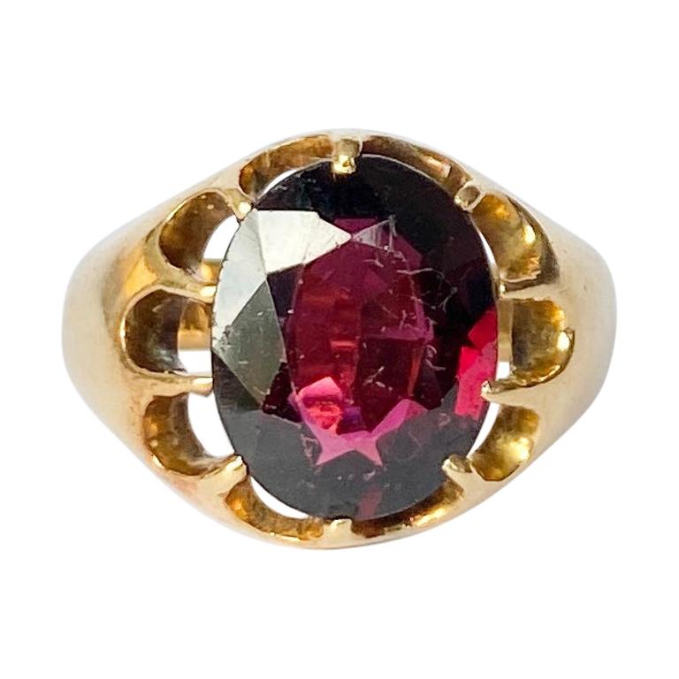 Art Deco Garnet and 18 Carat Gold Signet Ring For Sale