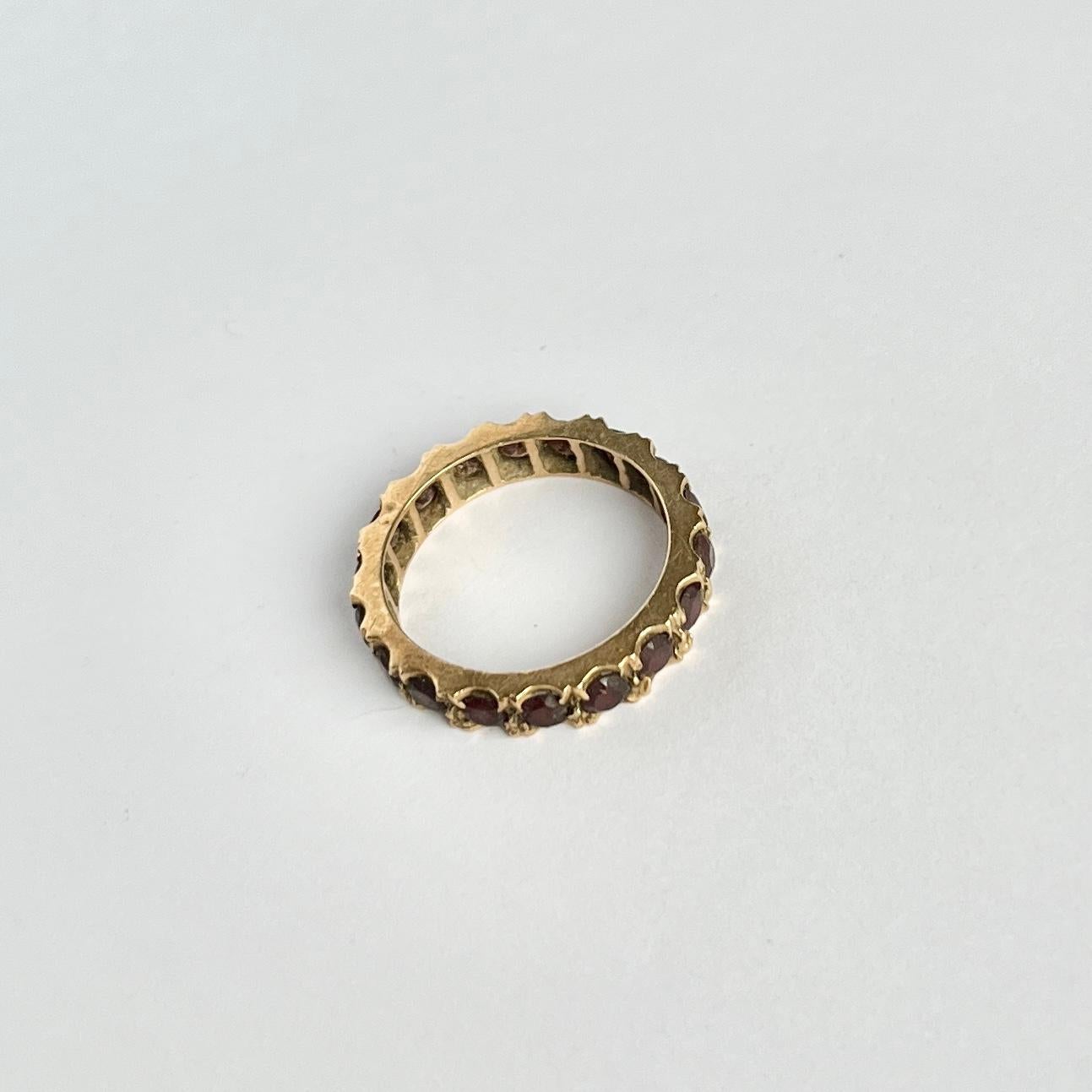 Art Deco Garnet and 9 Carat Gold Eternity Band In Good Condition For Sale In Chipping Campden, GB
