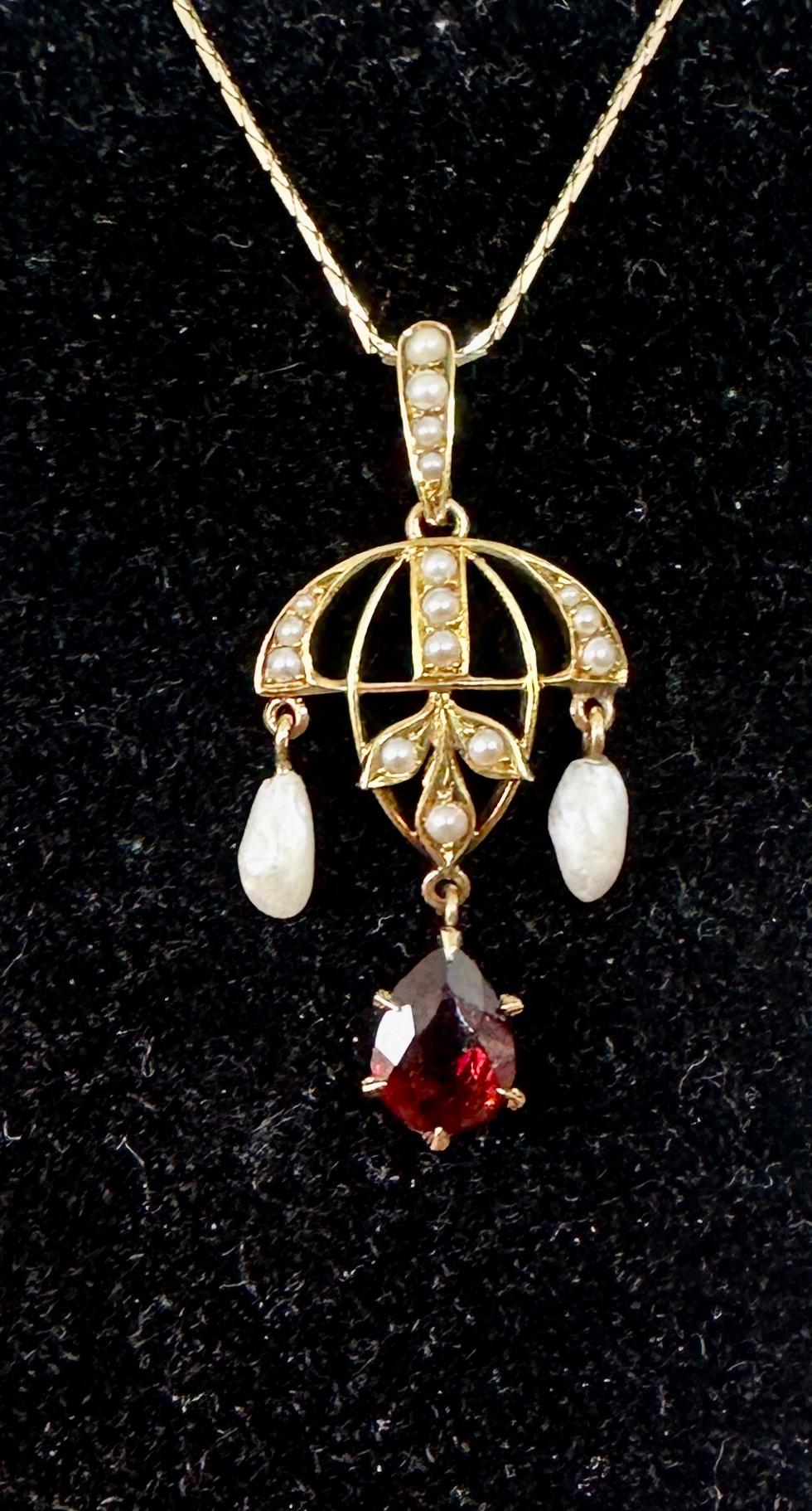 Art Deco Garnet Pearl Pendant Lavalier Necklace 14 Karat Gold Chandelier Motif For Sale 2