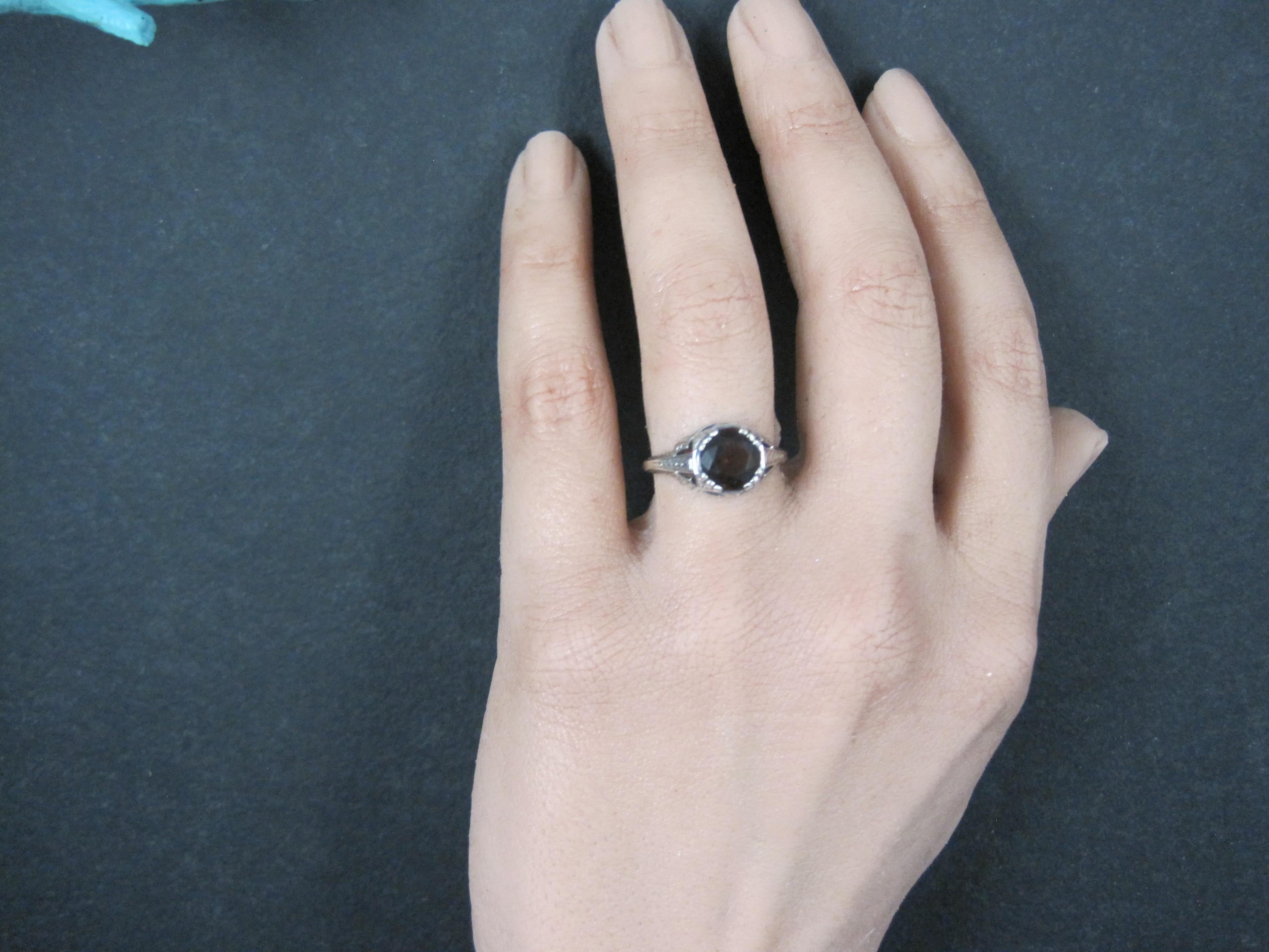 Bague solitaire grenat Art déco Taille 5.5 en vente 7