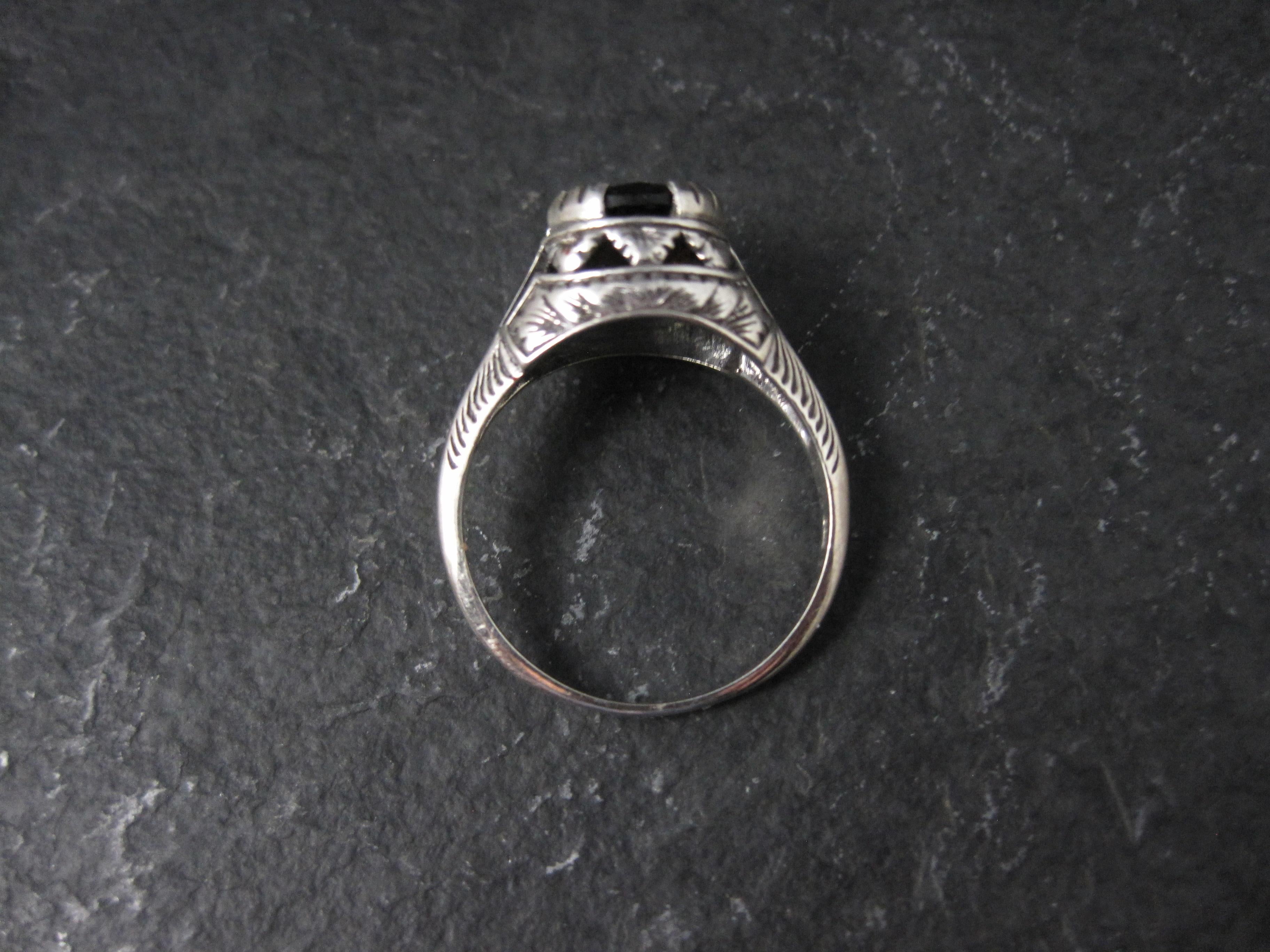 Bague solitaire grenat Art déco Taille 5.5 Unisexe en vente