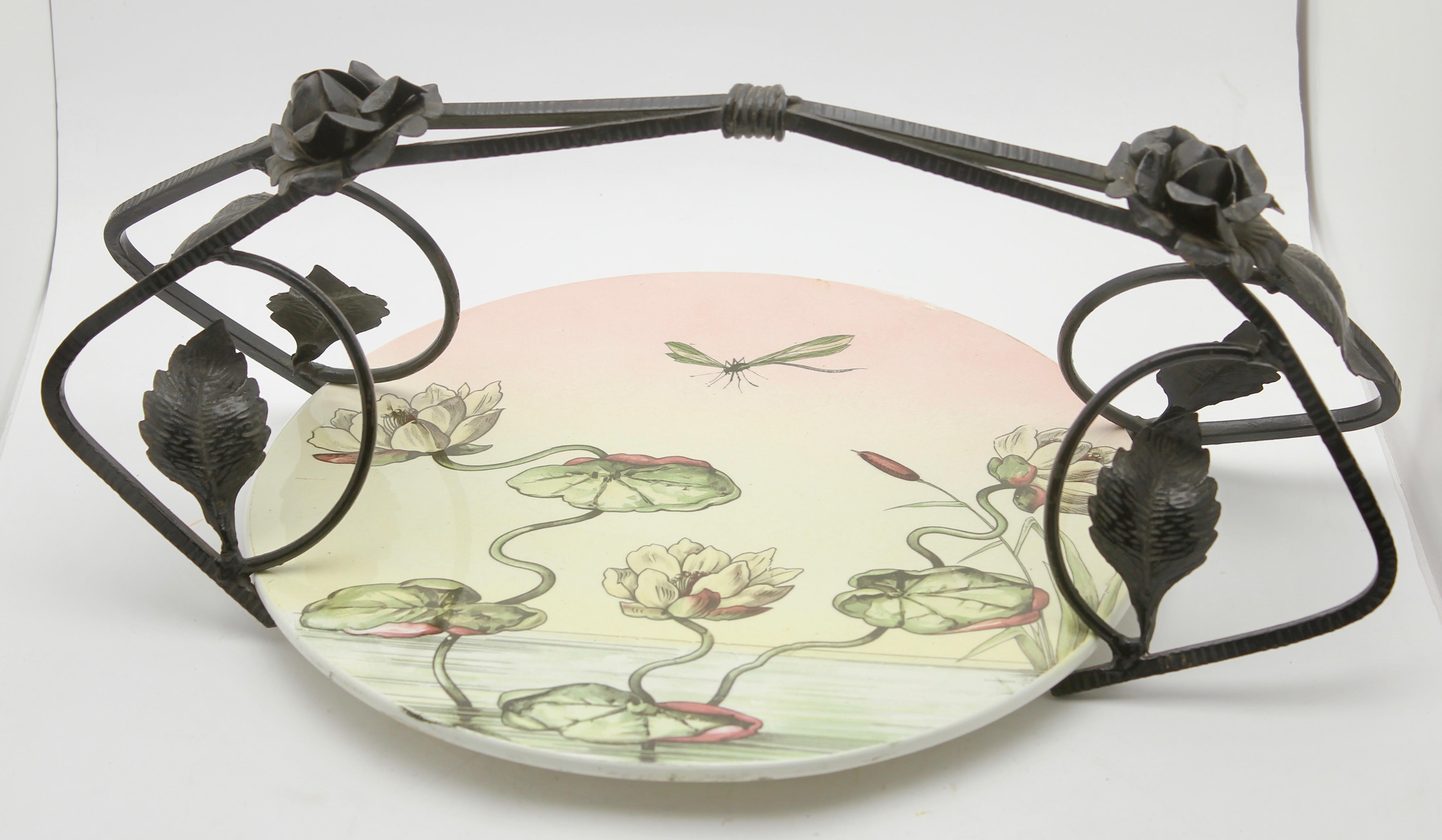 Forged Art Deco Gateau Set, Porcelain Plate with Handle or Carrier in Wrought Iron For Sale