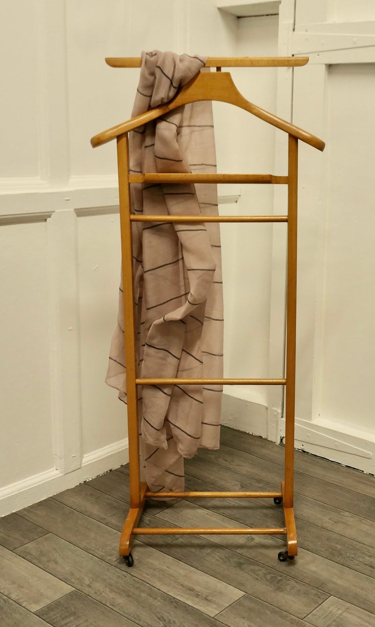 Valet De Nuit En Bois Massif - Support Costume Homme Avec Cintre, Barre Pantalon Et étagère à Chaussures