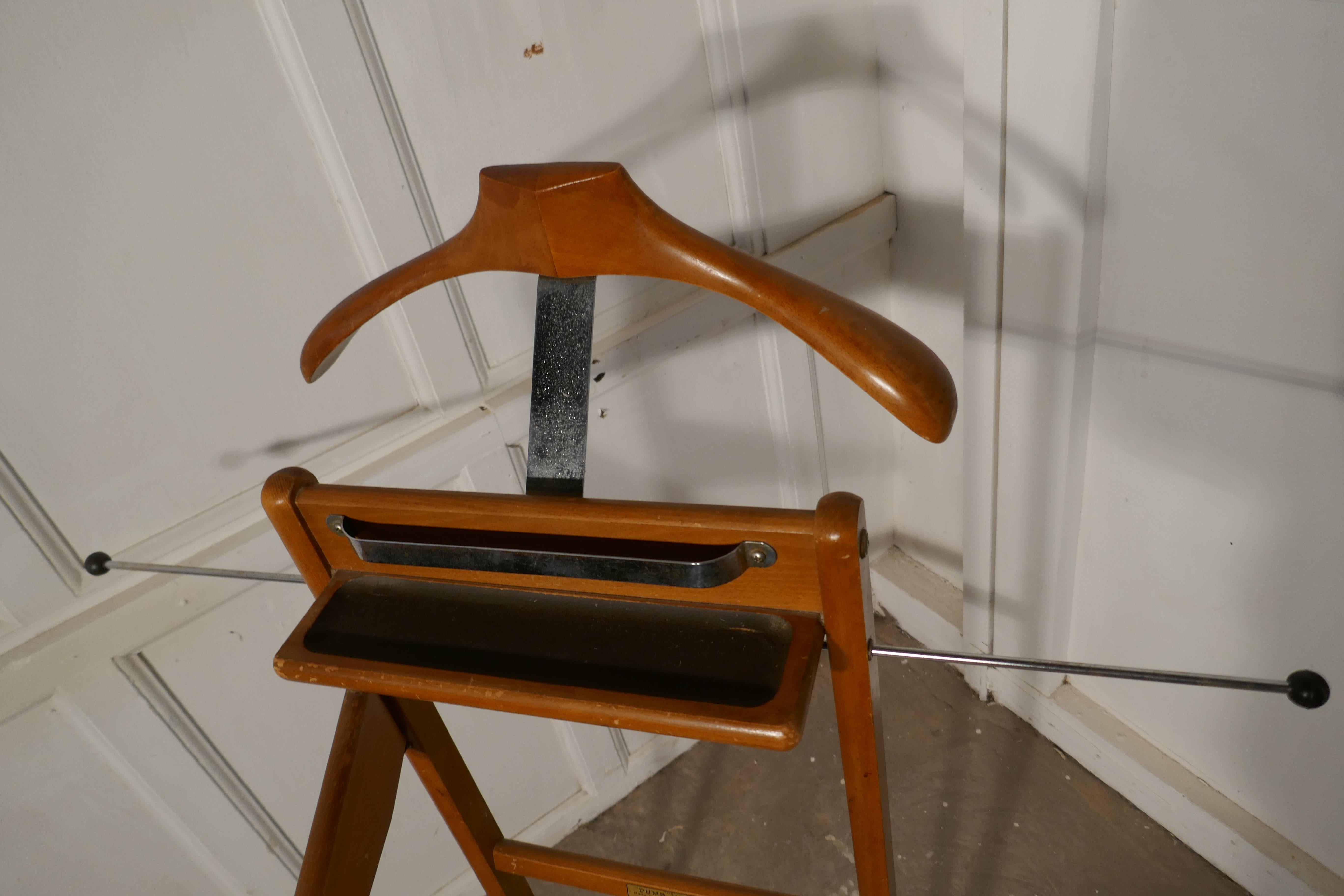 porte costume en bois