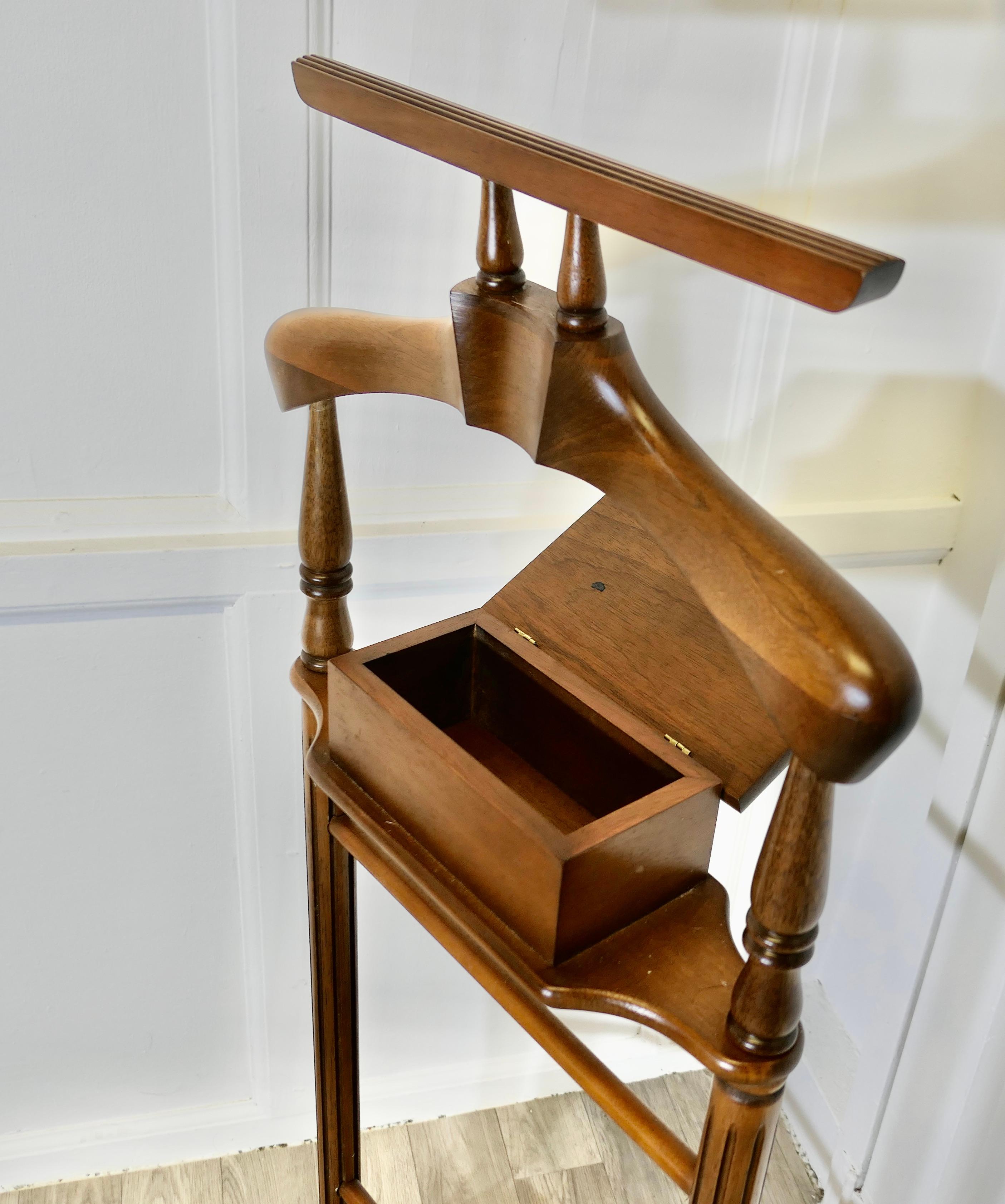 Milieu du XXe siècle Cintre ou table de nuit Art Déco pour homme, le valet de chambre polyvalent