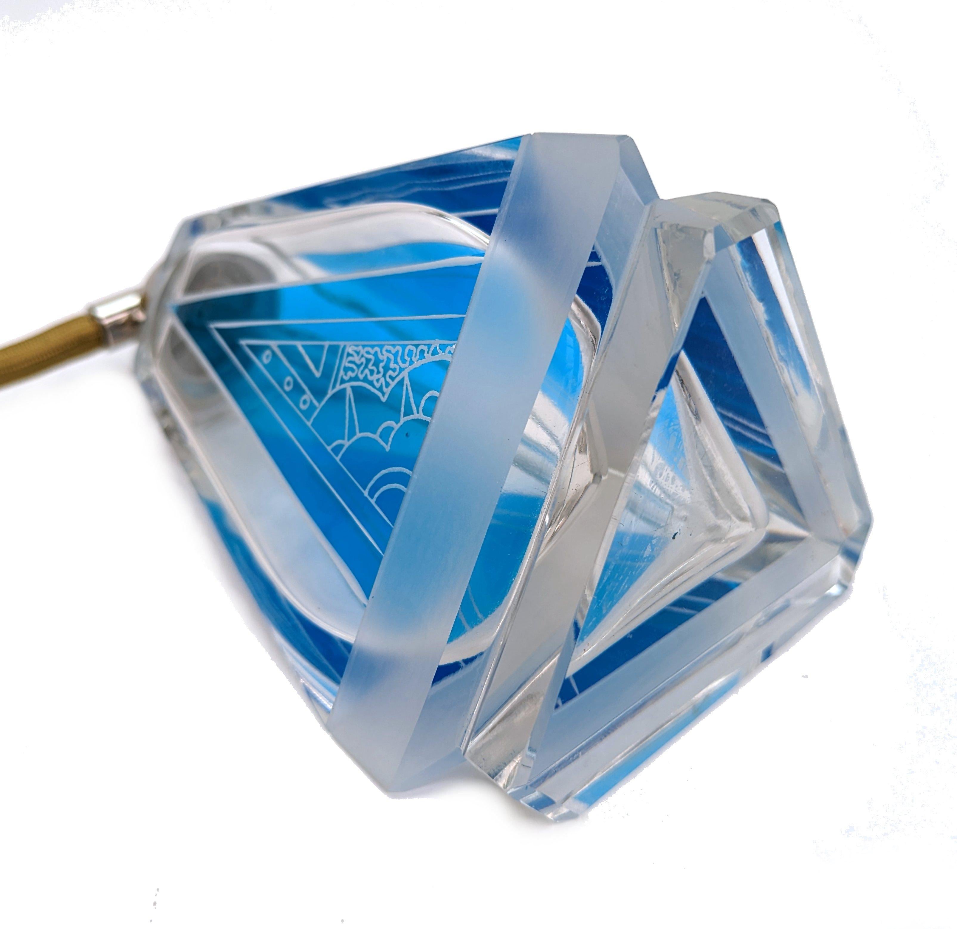 Bottiglia di profumo Art Deco con smalto blu geometrico di Karl Palda, 1930 ca. in vendita 1