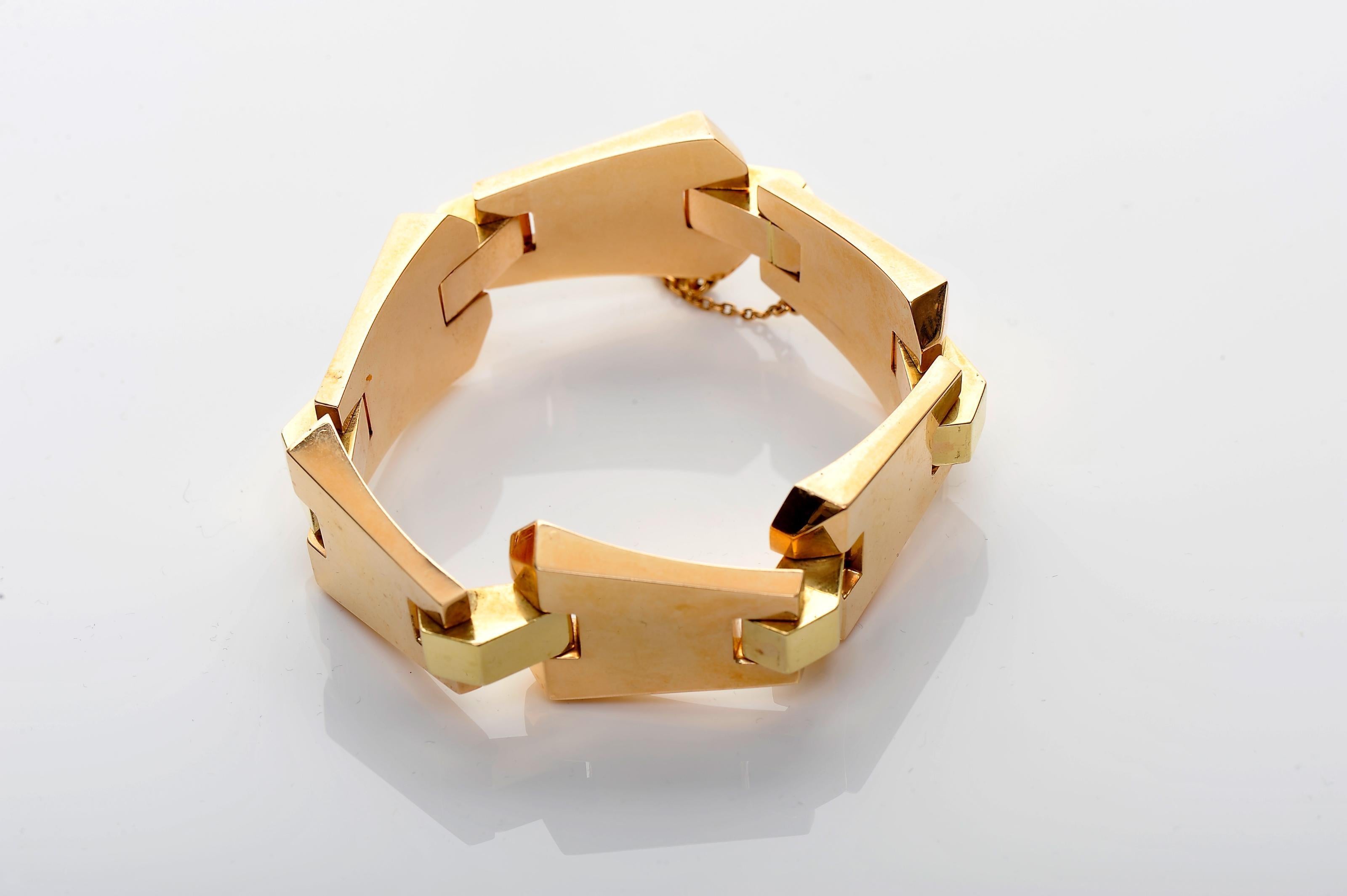 Art Deco Geometric Bracelet in 19.2 Karat Bicolor Rose and Yellow Gold, with Provenance, Portugal, 1930s/1940s. Designed as stylized Art Moderne tank bracelet composed of a sequence of six tapering trapeze segments in polished pink gold connected by